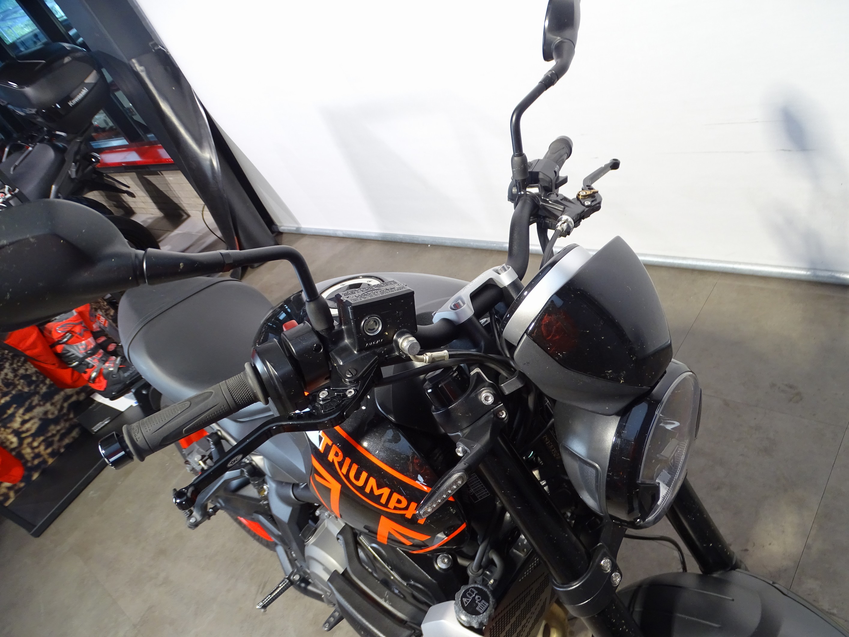 TRIUMPH TRIDENT 660