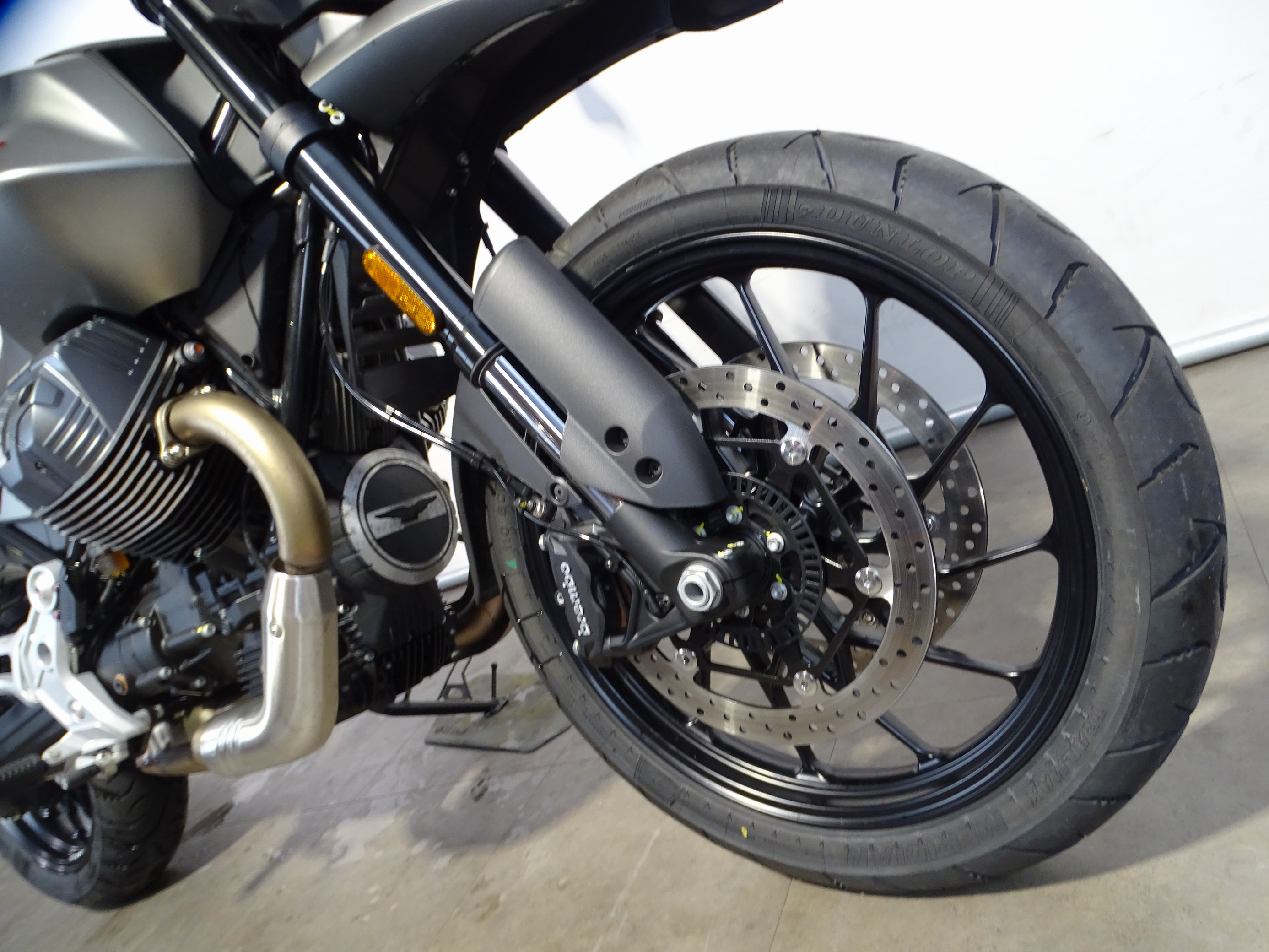 MOTO GUZZI V 85 STRADA
