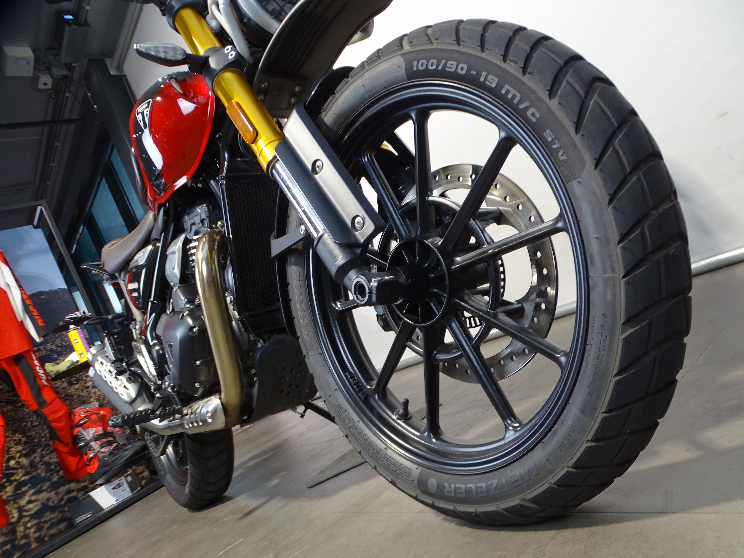 TRIUMPH SCRAMBLER 400 X