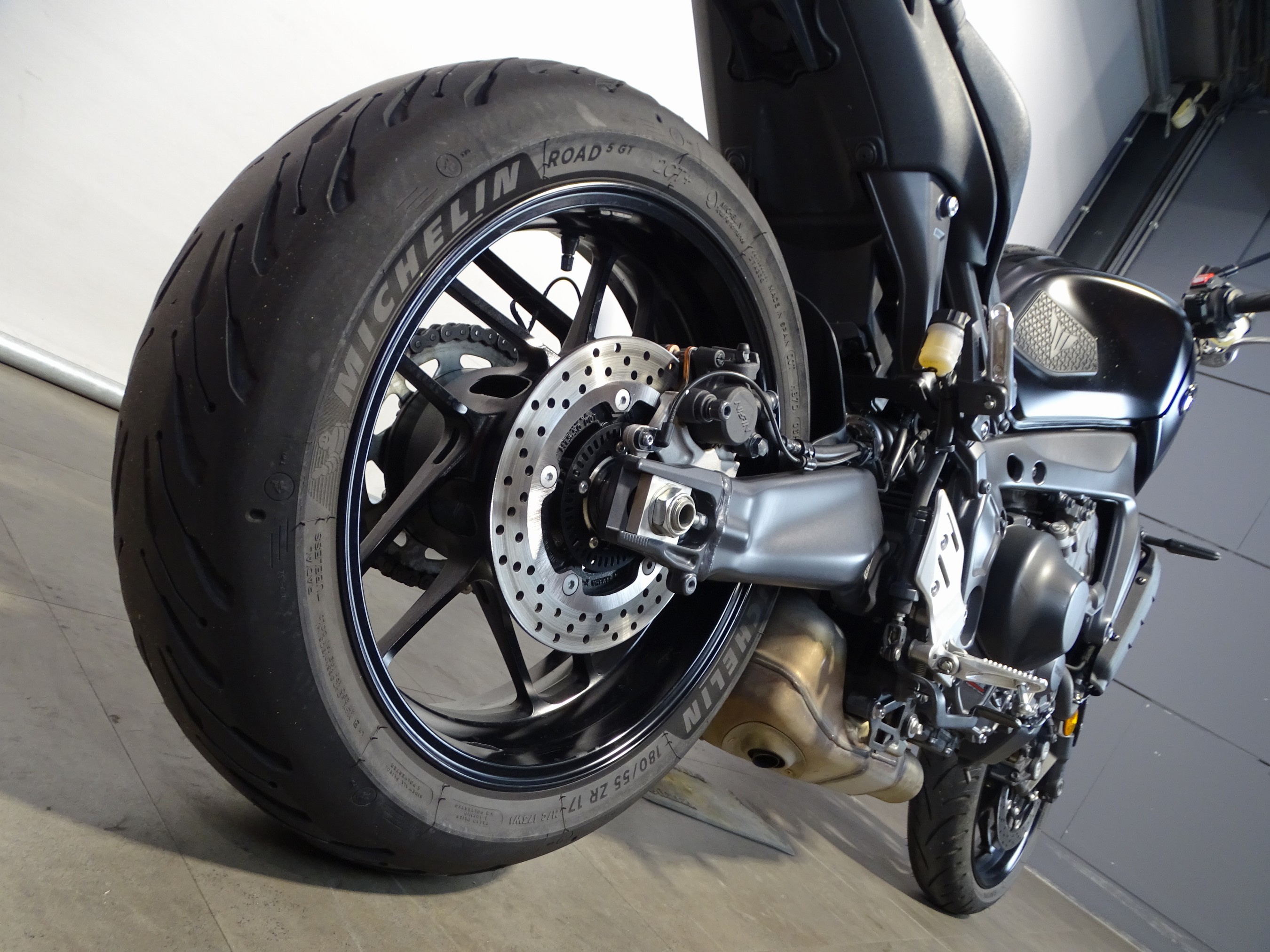 YAMAHA MT-09