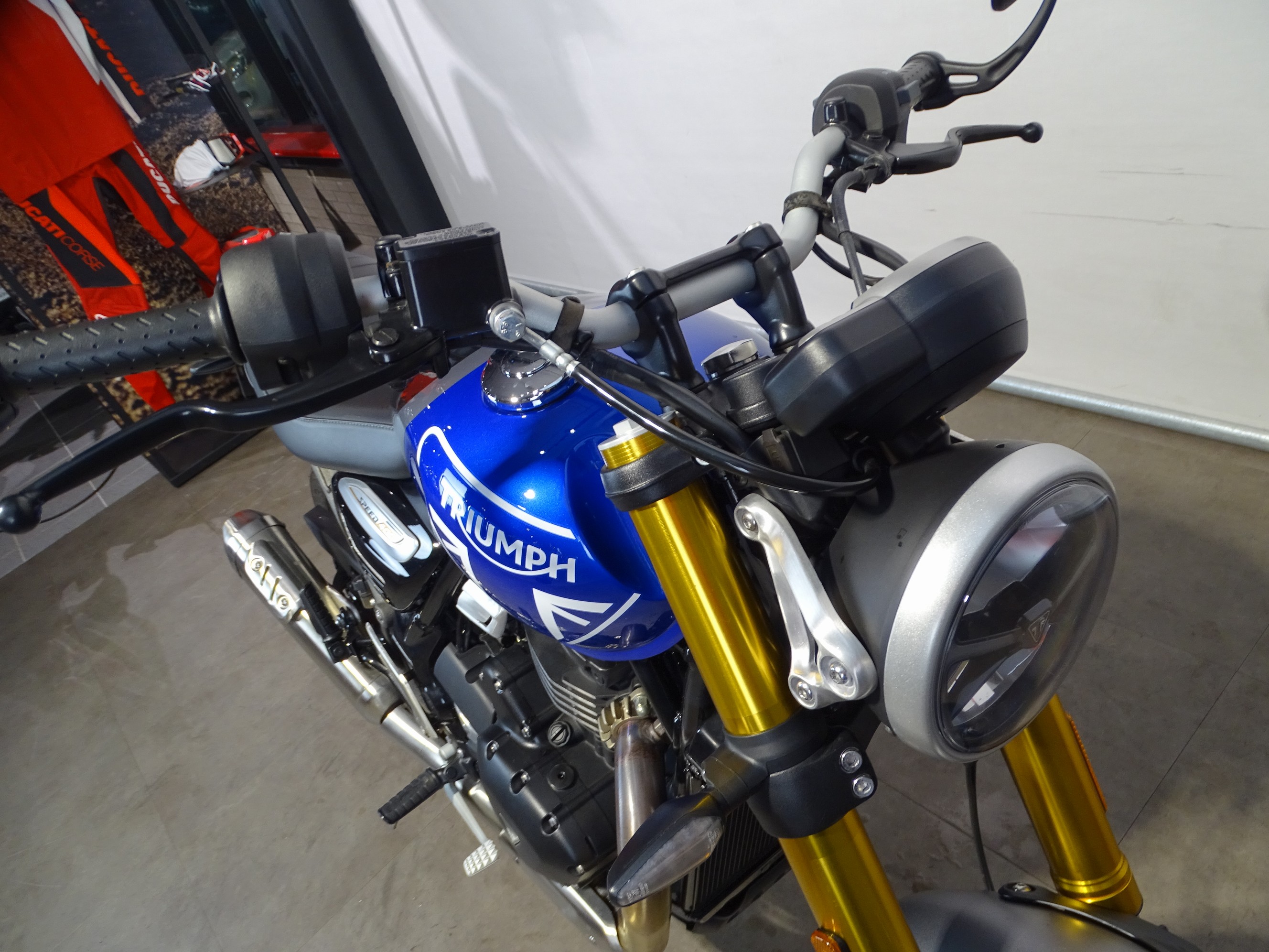 TRIUMPH SPEED 400