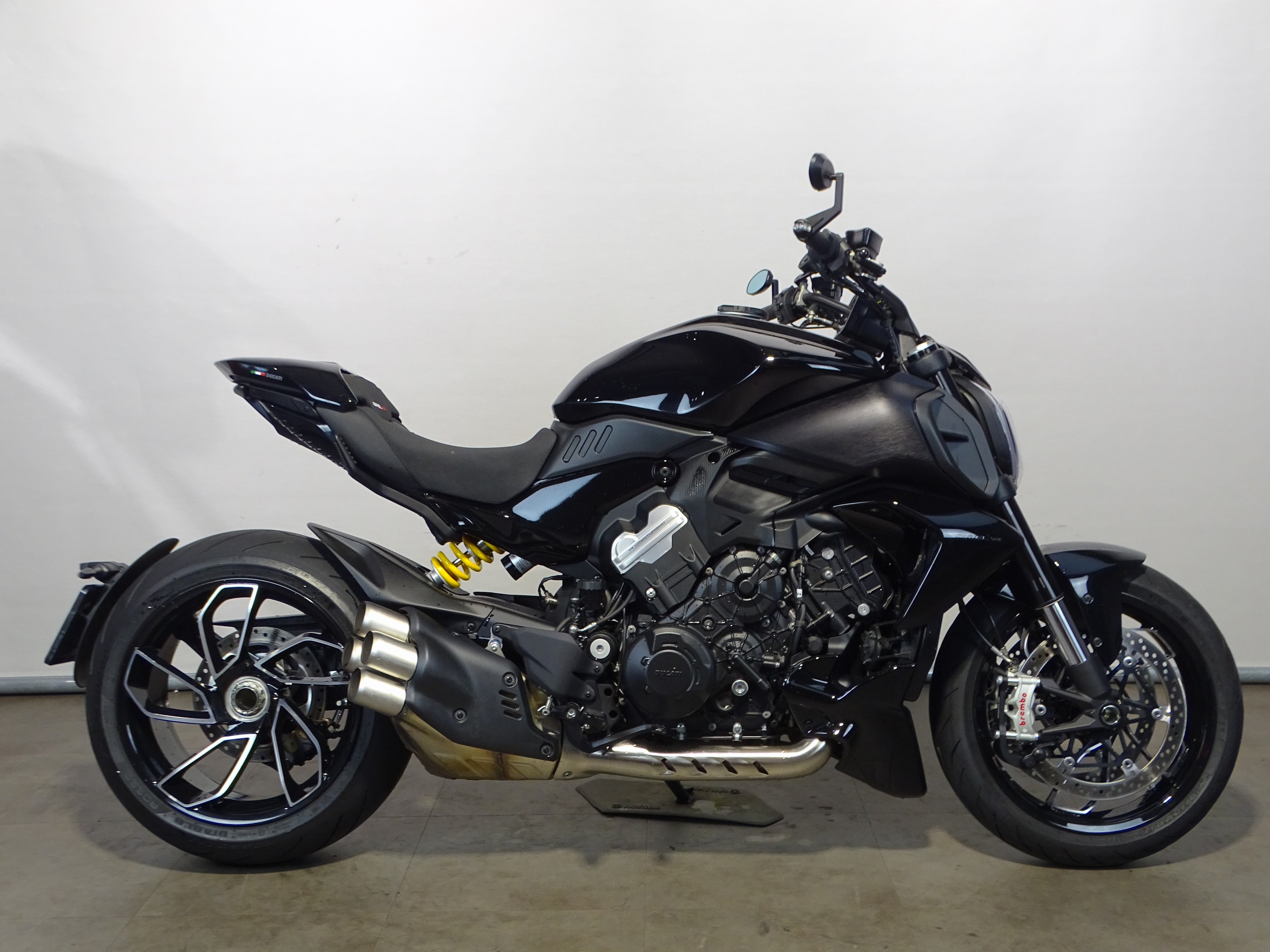 DUCATI DIAVEL V4