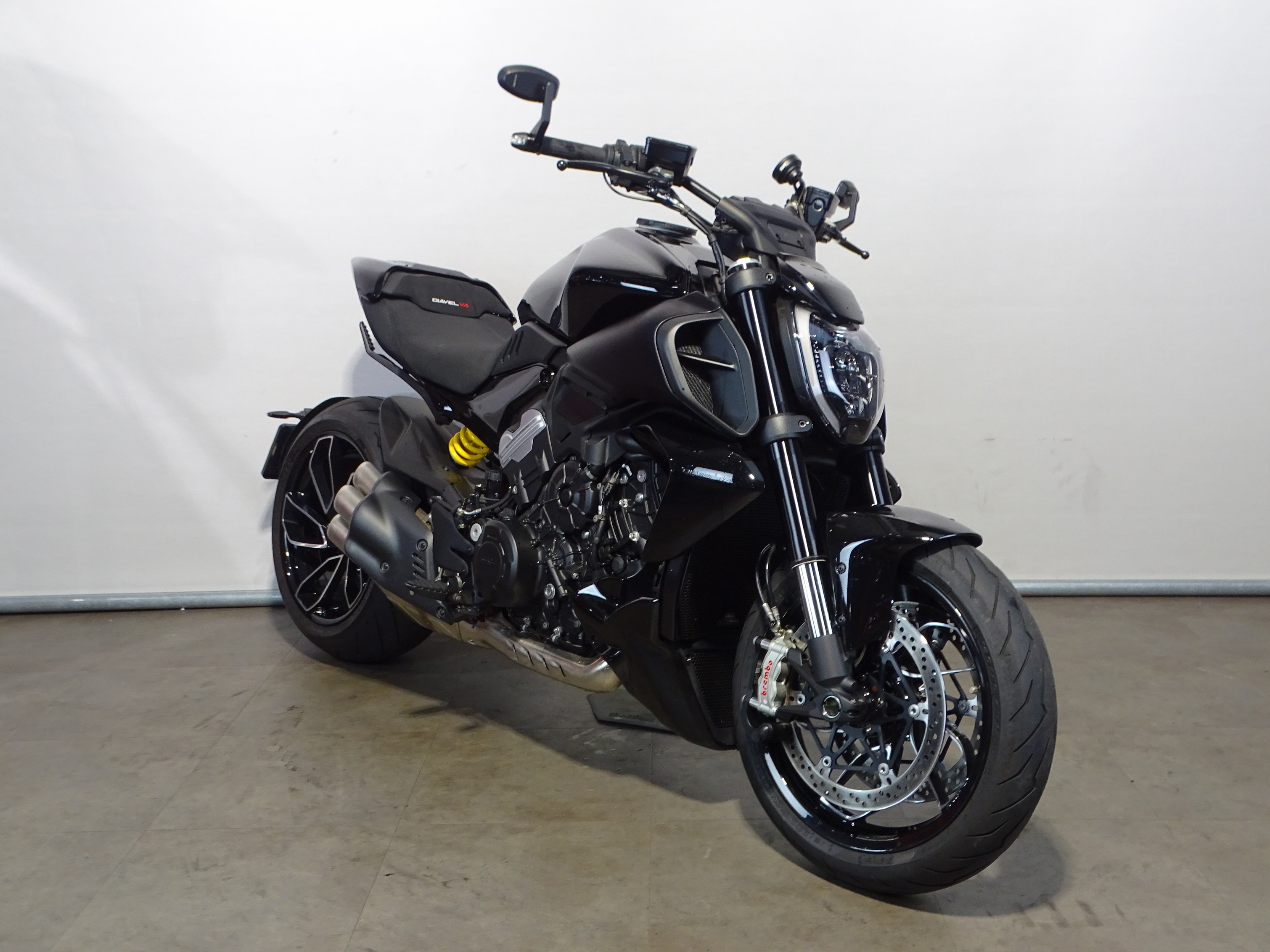 DUCATI DIAVEL V4