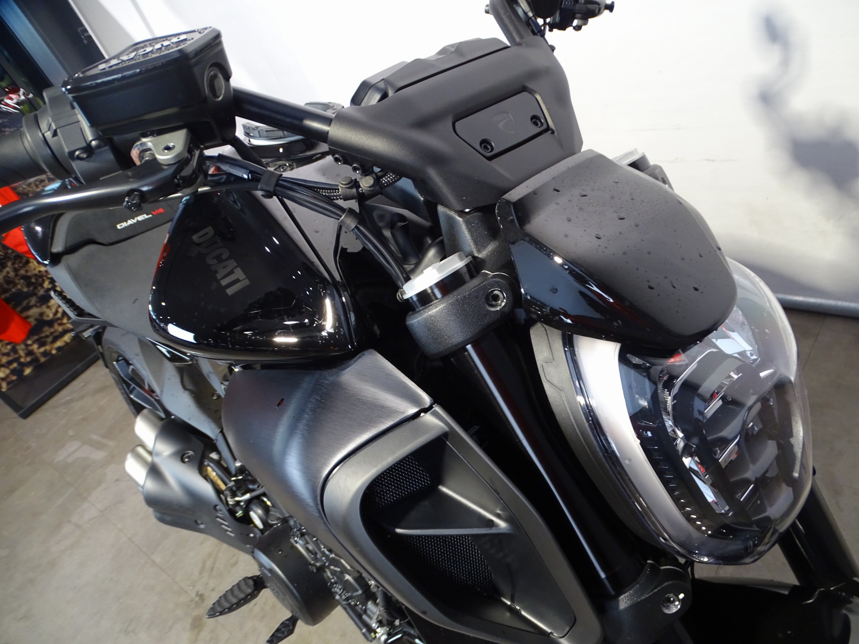 DUCATI DIAVEL V4