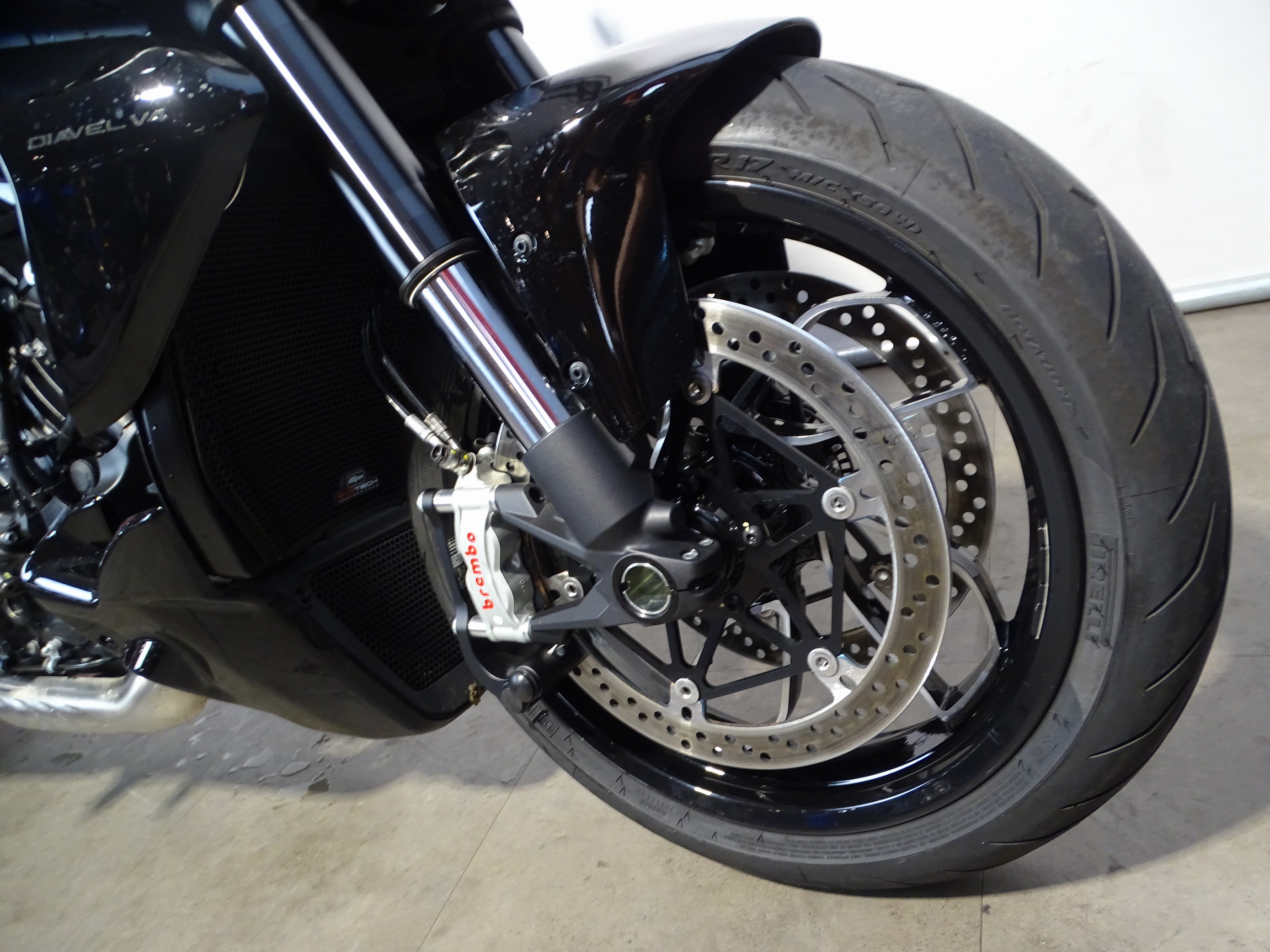 DUCATI DIAVEL V4
