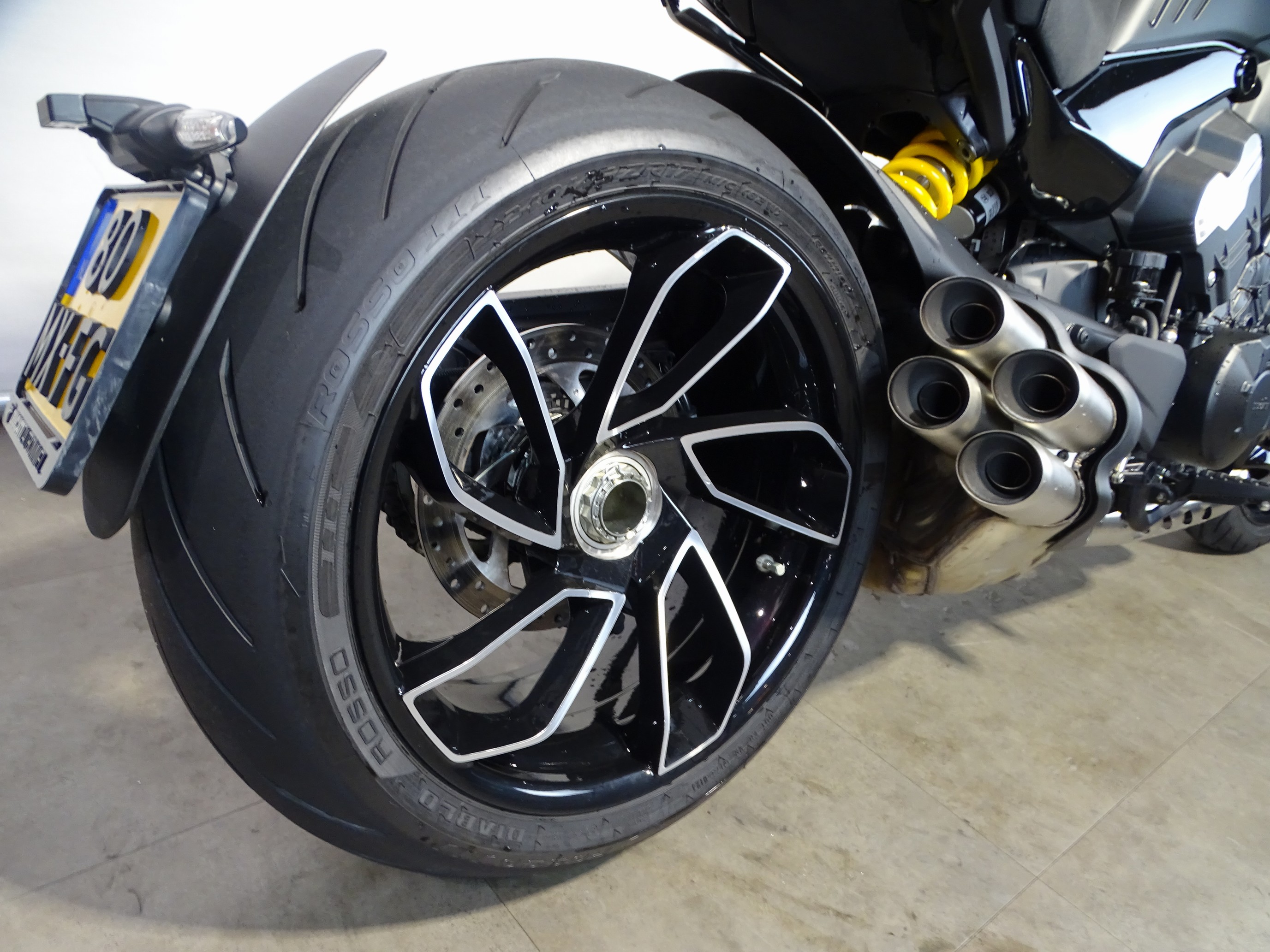DUCATI DIAVEL V4