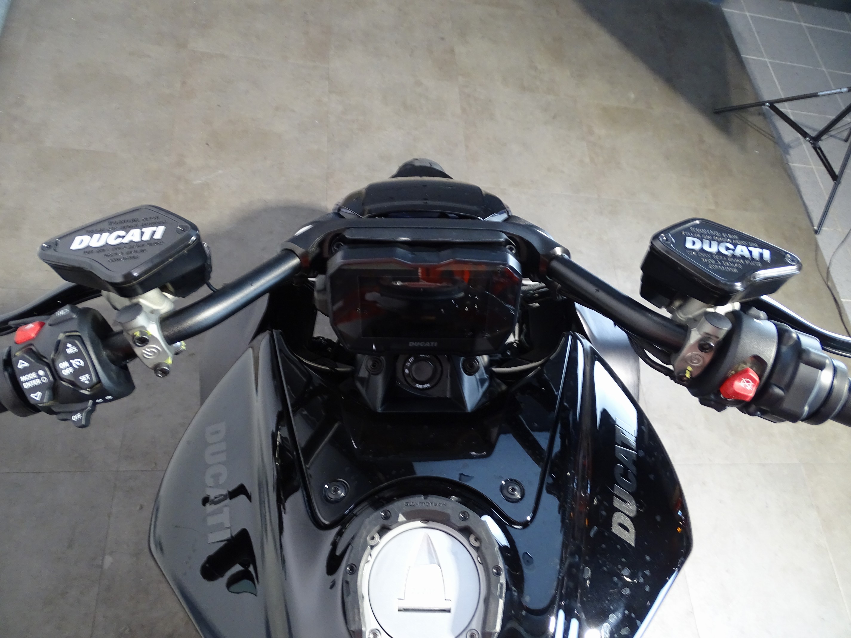 DUCATI DIAVEL V4
