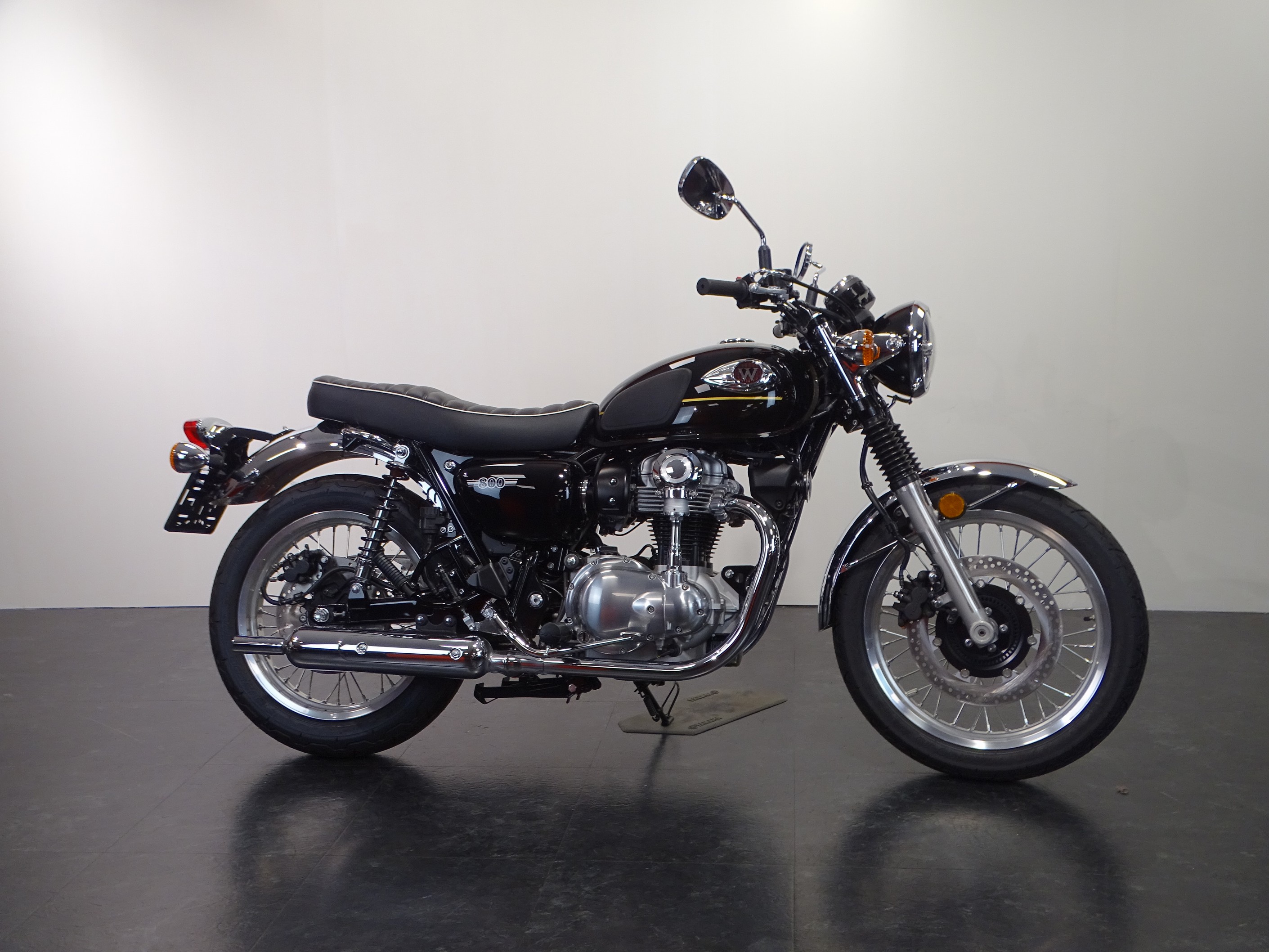 KAWASAKI W800
