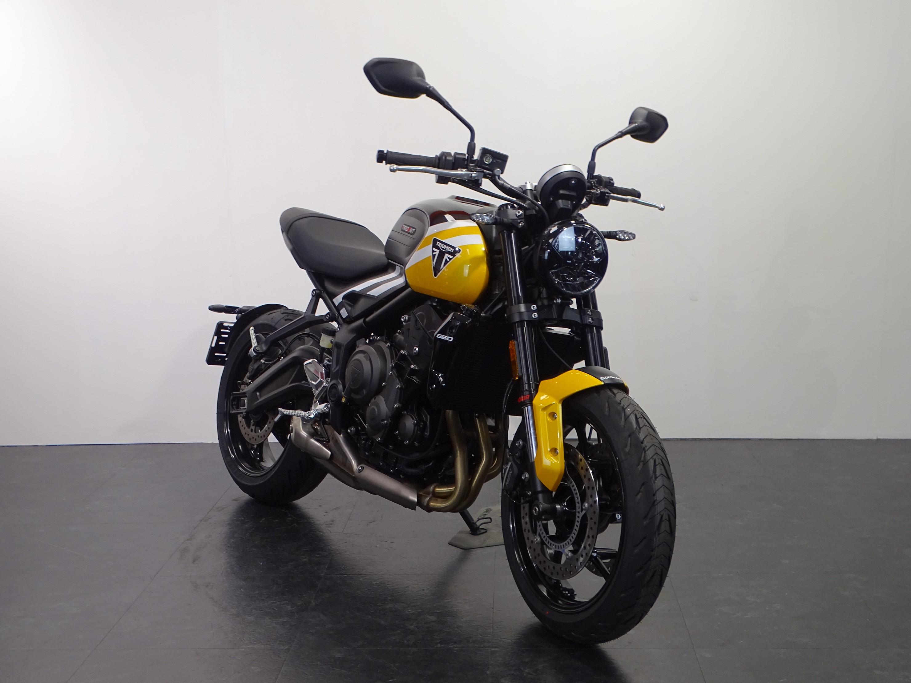 TRIUMPH TRIDENT 660