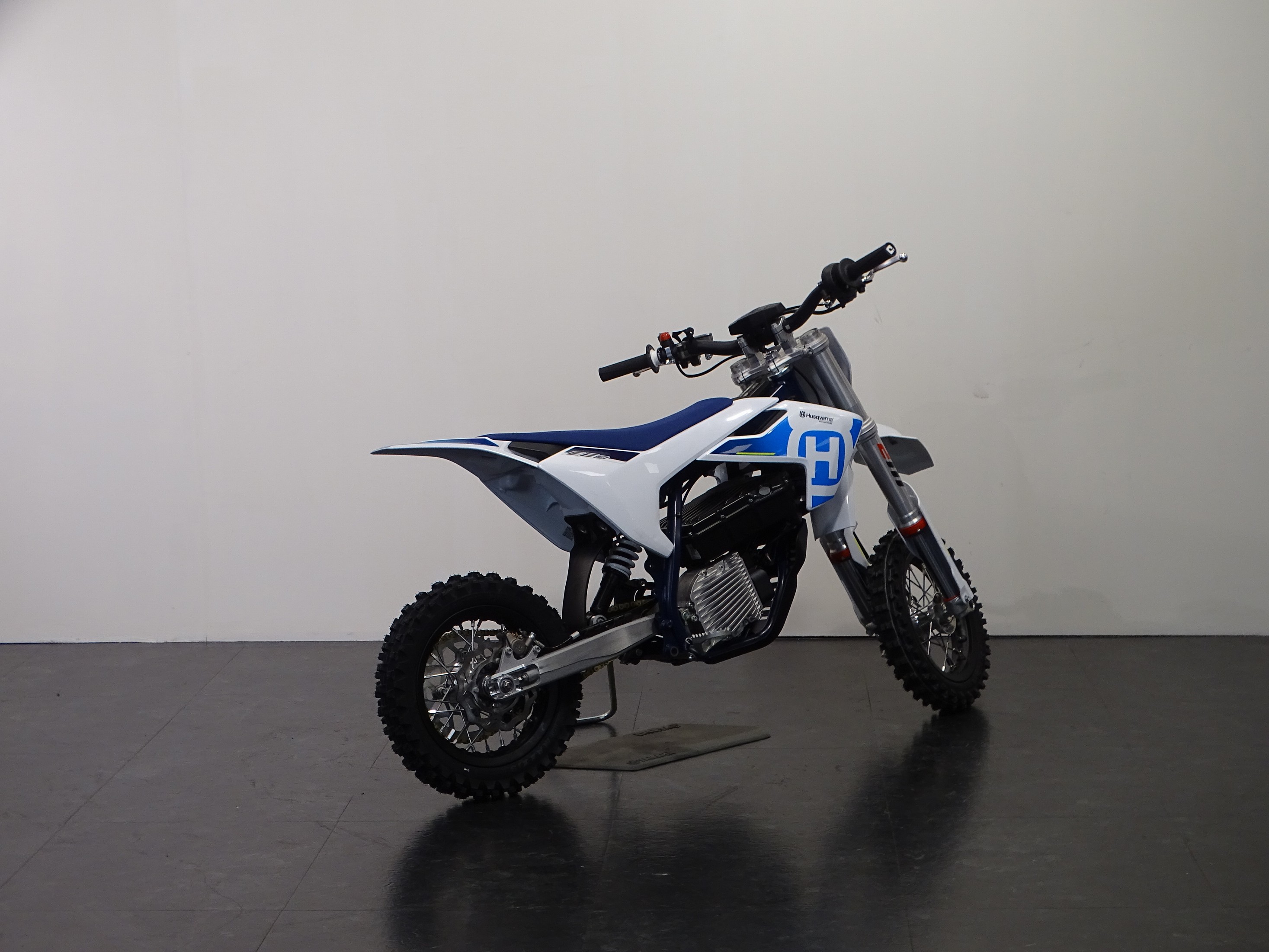HUSQVARNA EE 3