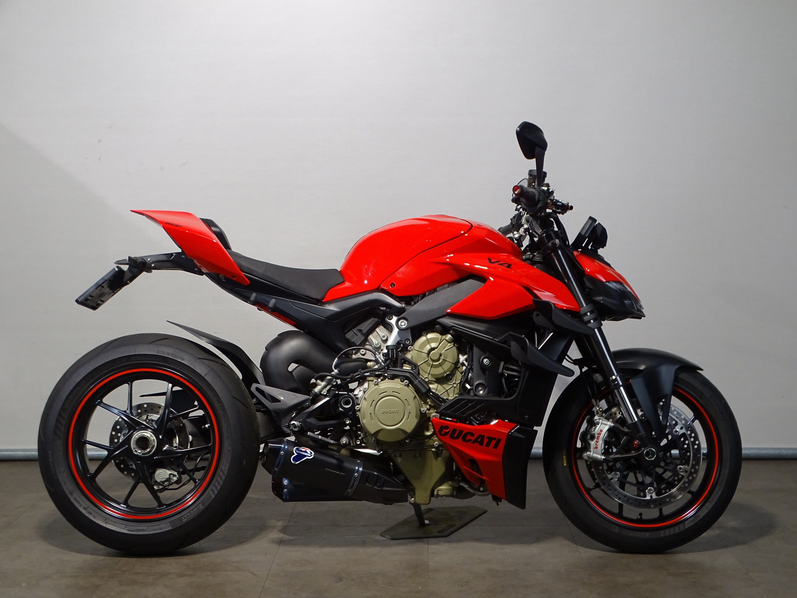 DUCATI STREETFIGHTER V4