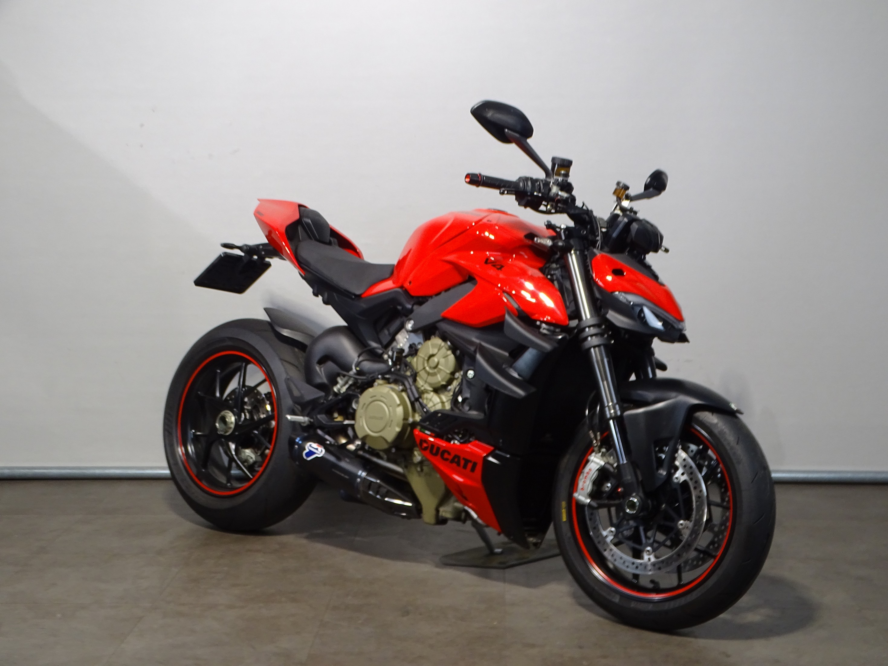 DUCATI STREETFIGHTER V4