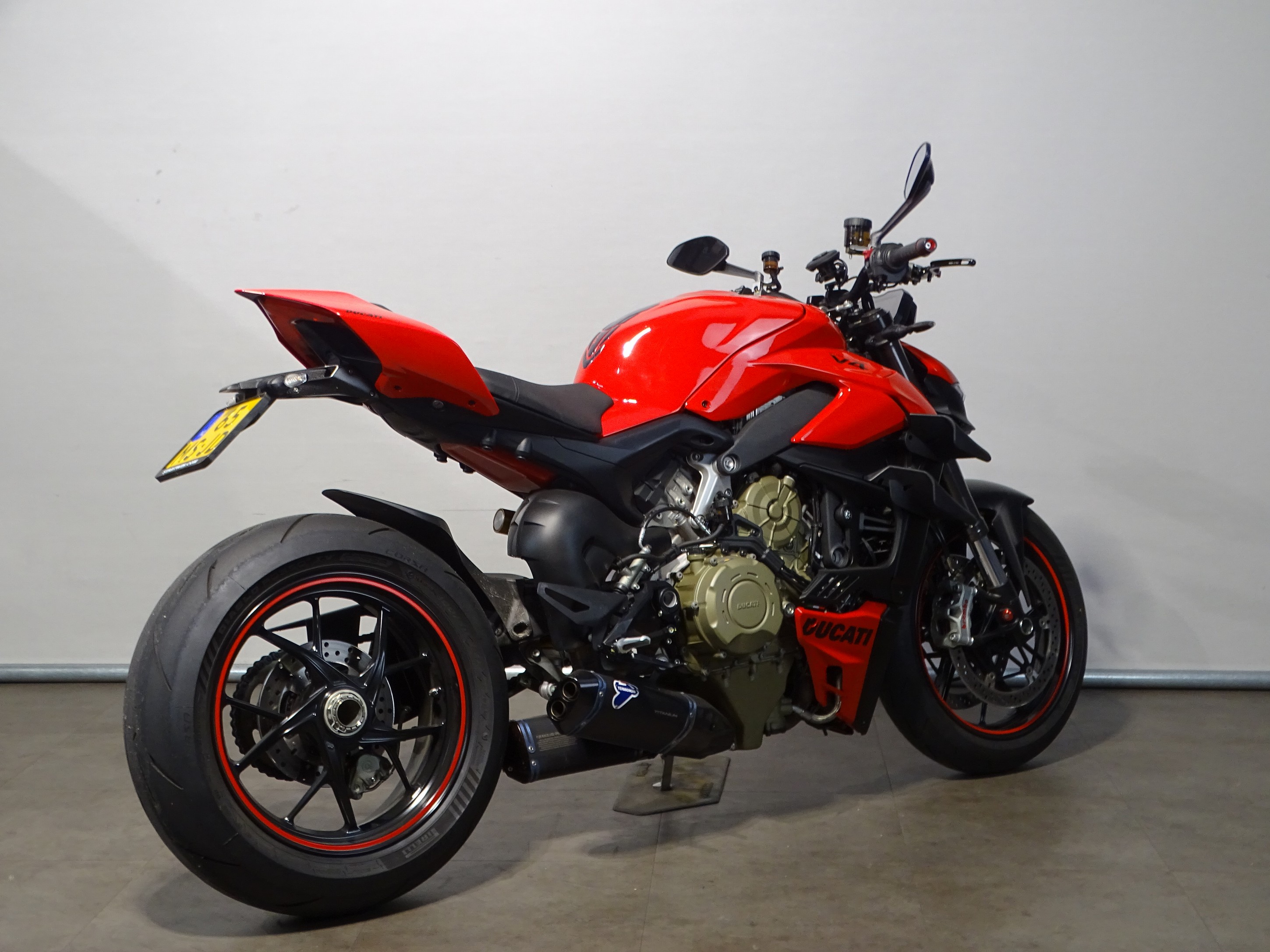 DUCATI STREETFIGHTER V4