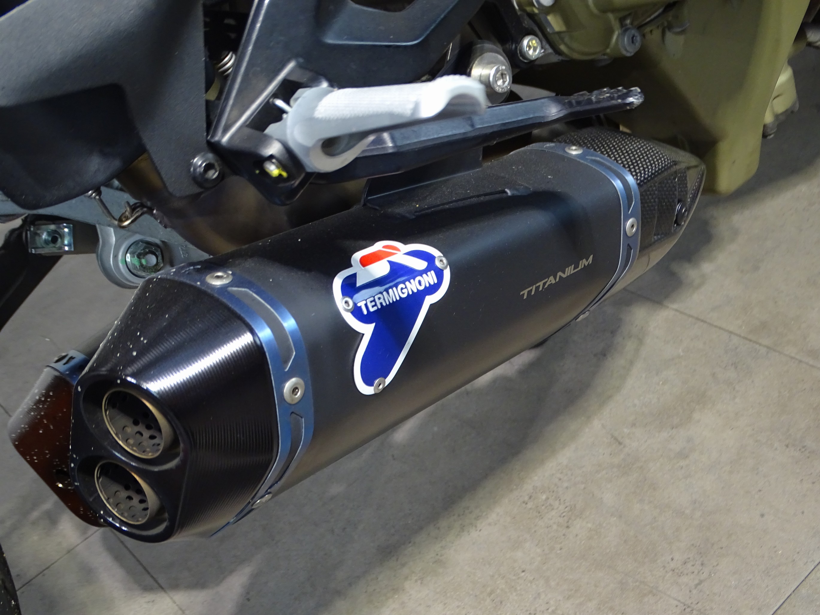 DUCATI STREETFIGHTER V4