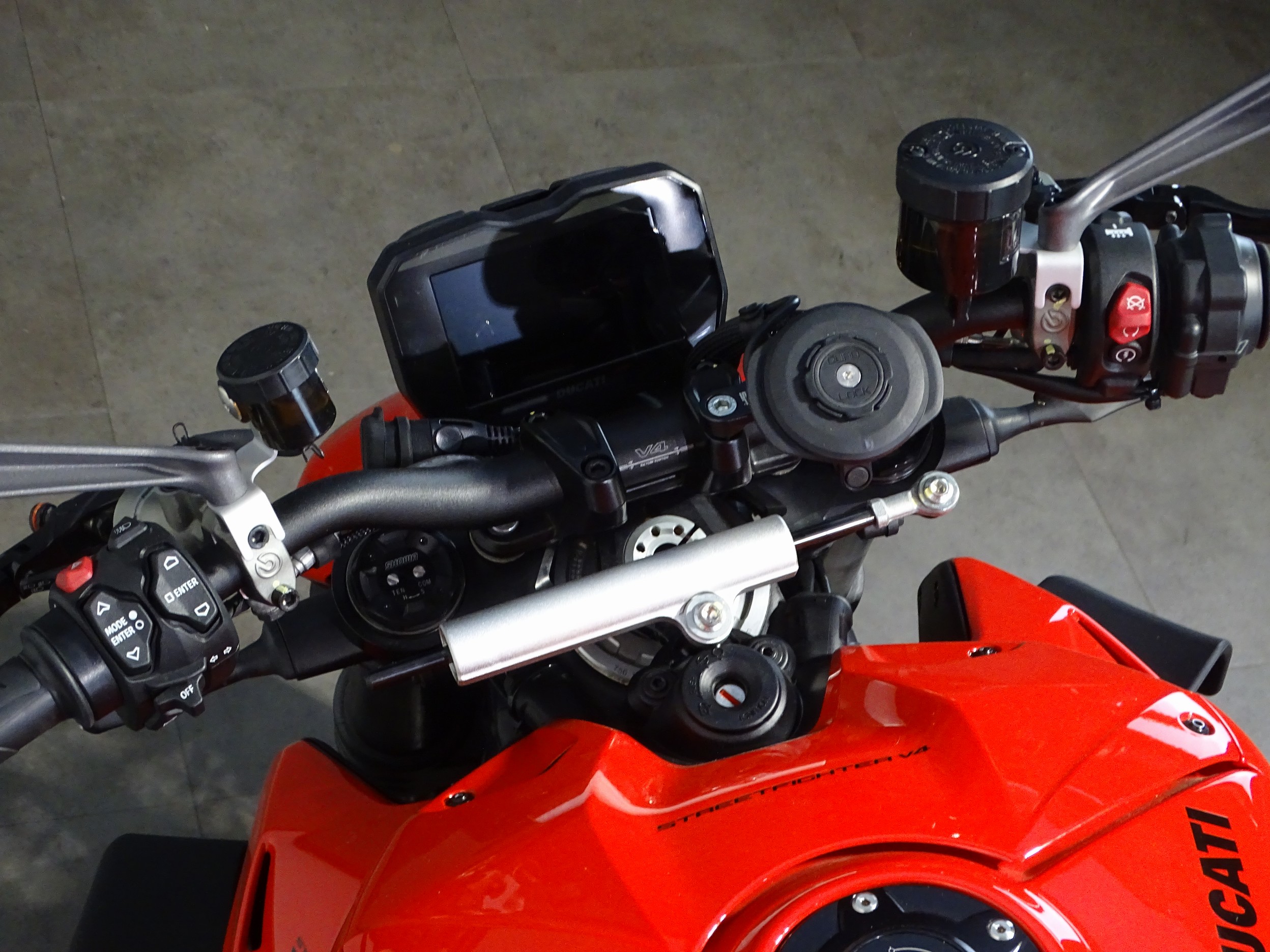 DUCATI STREETFIGHTER V4