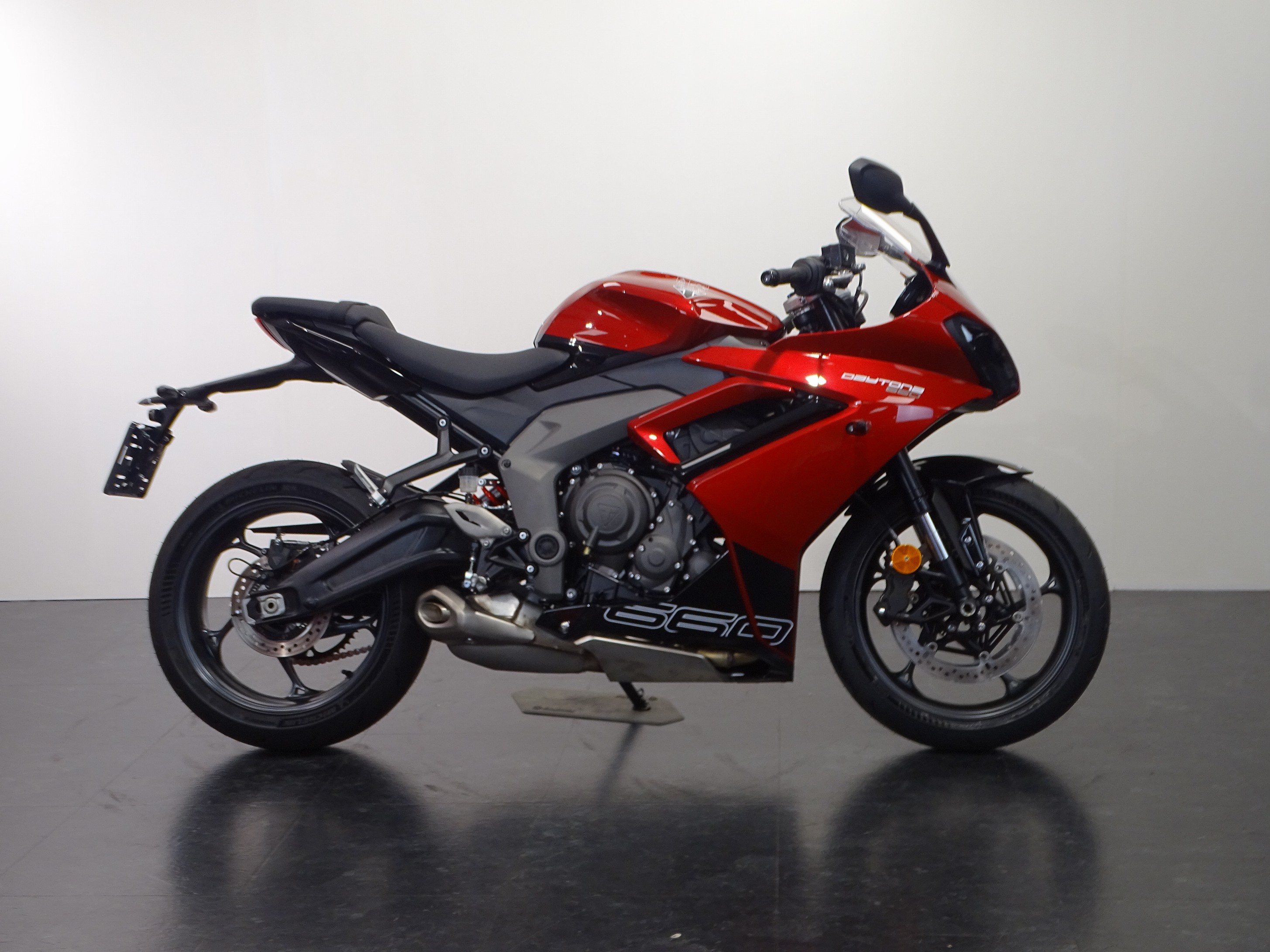 TRIUMPH DAYTONA 660