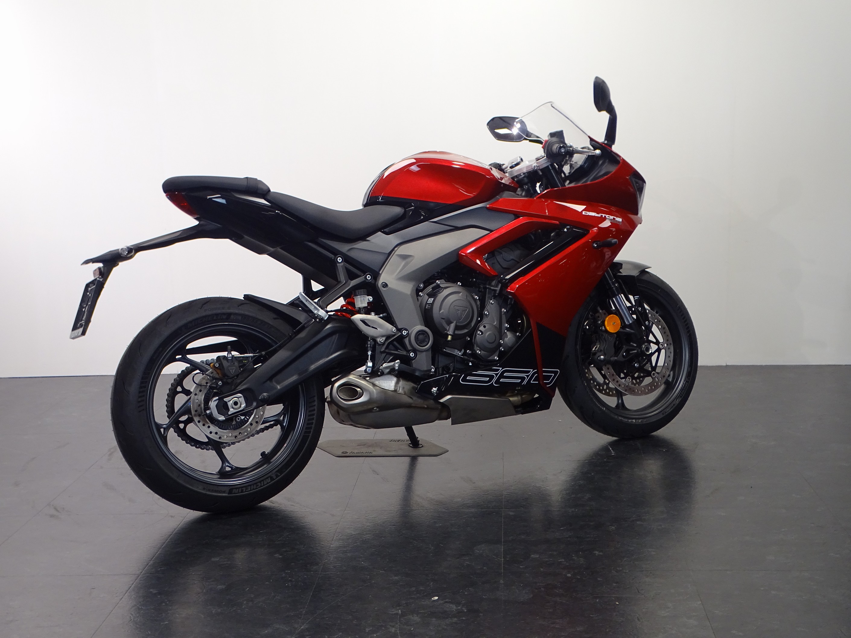 TRIUMPH DAYTONA 660