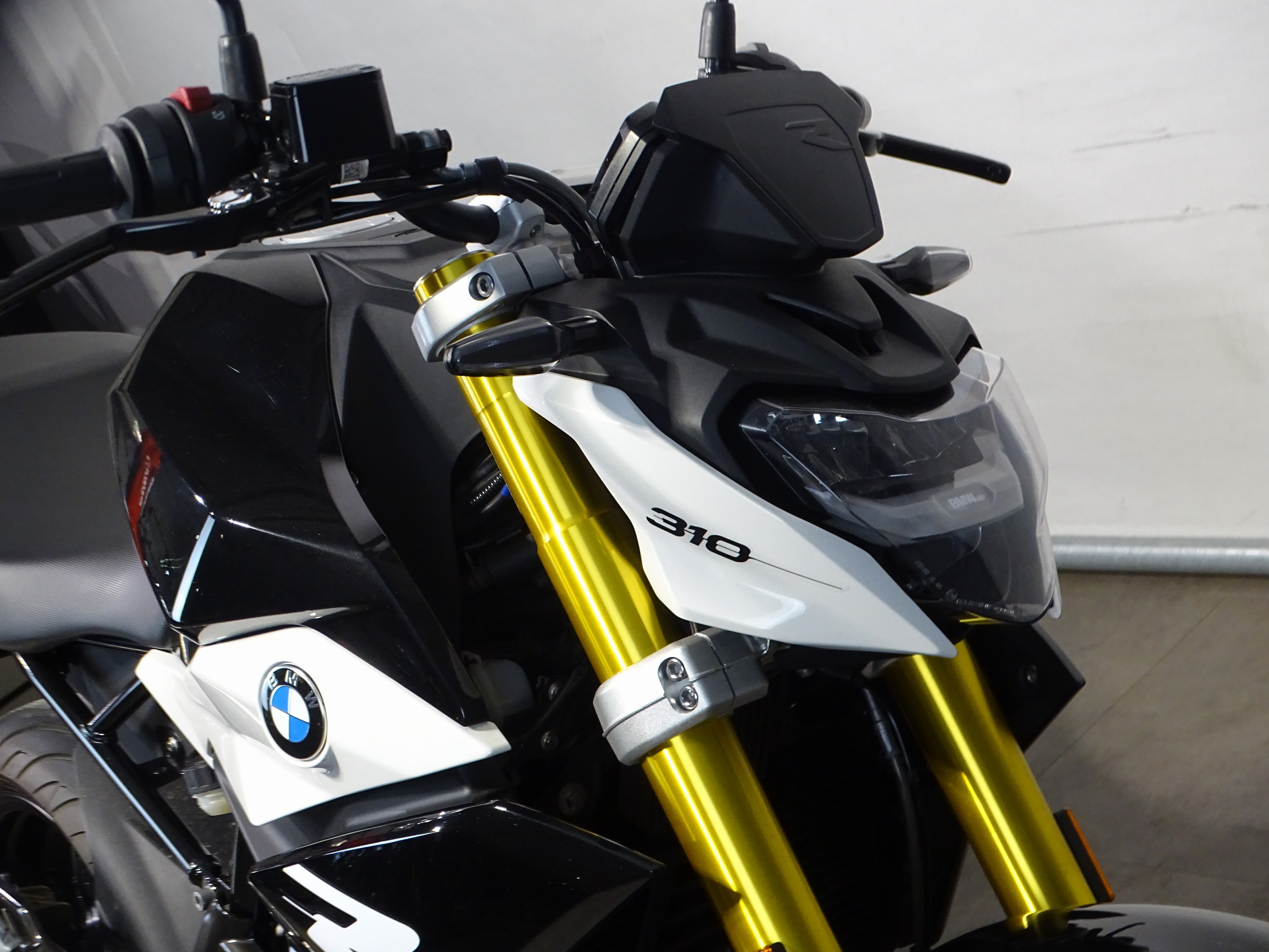 BMW G 310 R