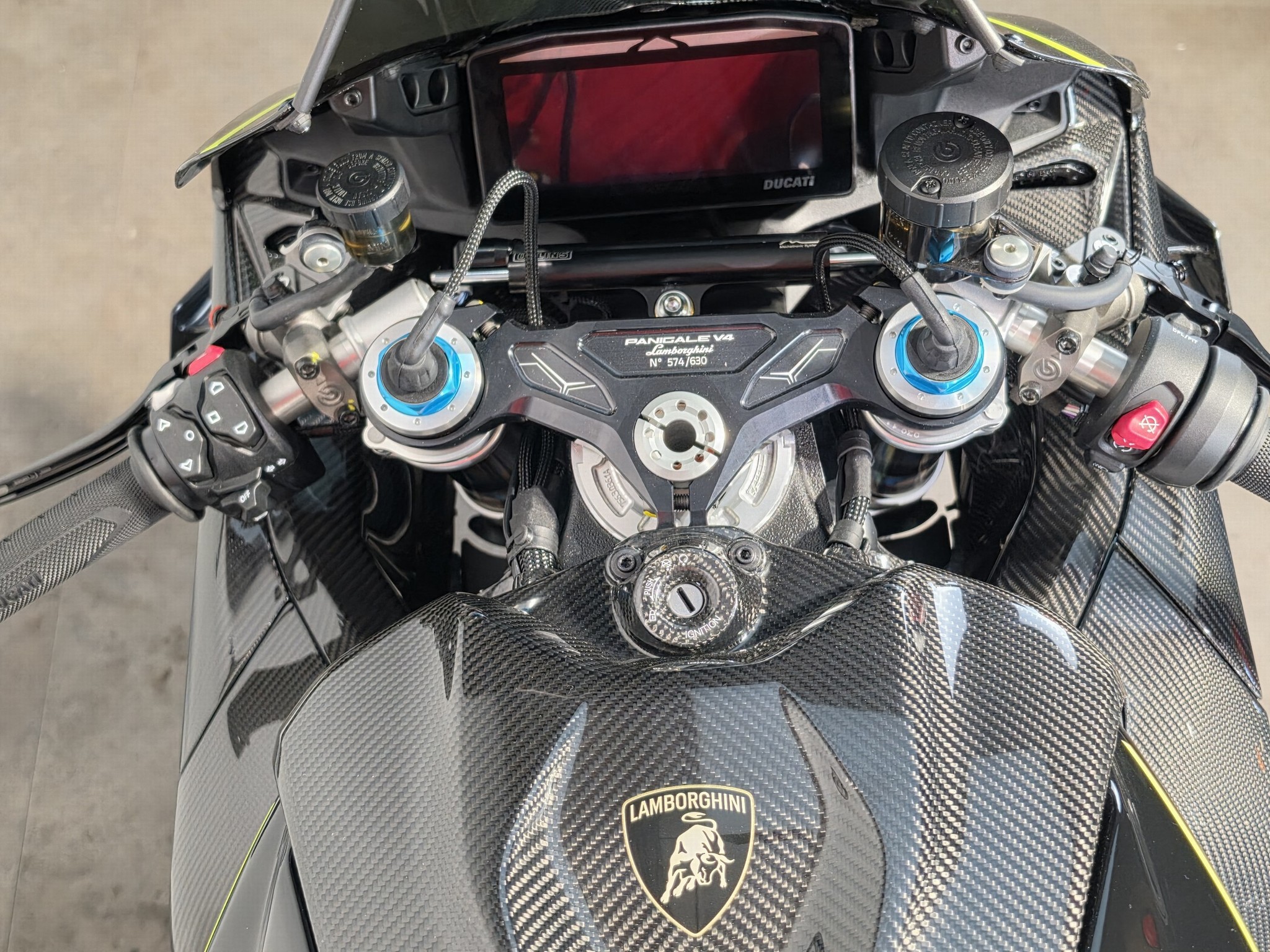 DUCATI PANIGALE V4 LAMBORGHINI