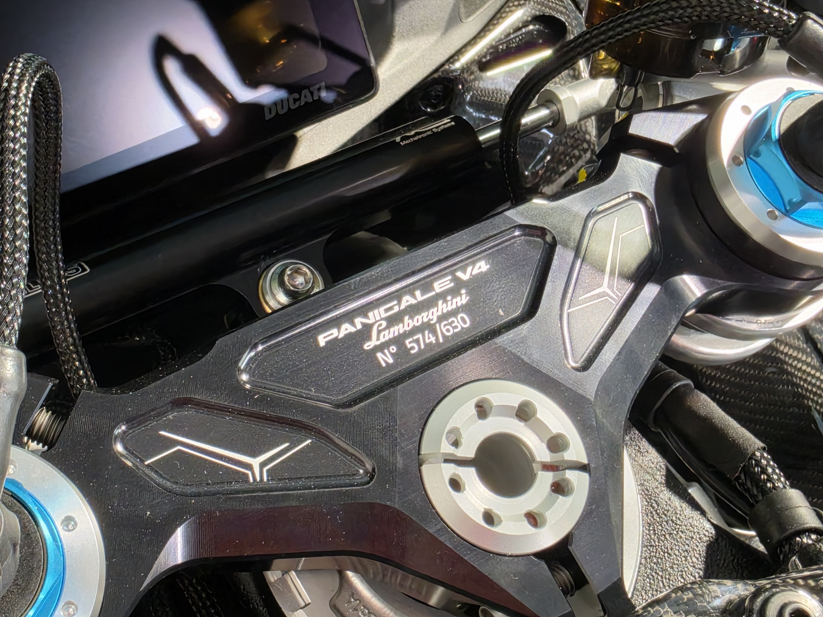 DUCATI PANIGALE V4 LAMBORGHINI