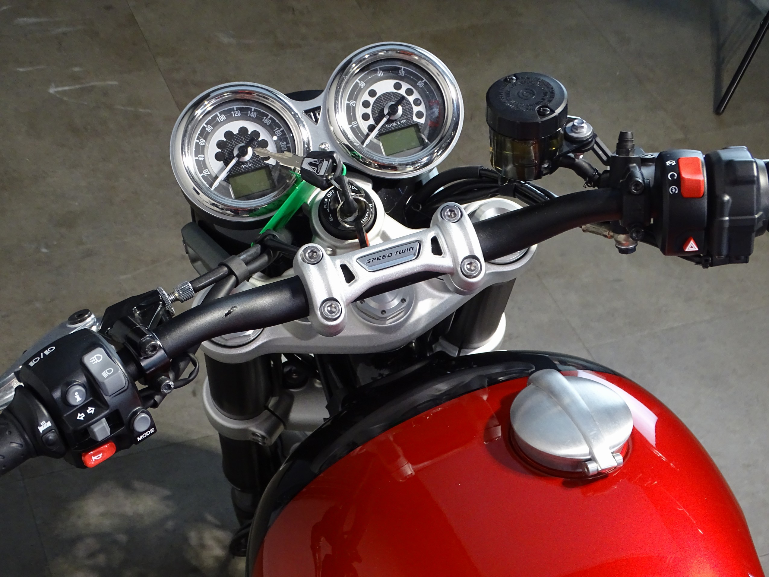 TRIUMPH SPEED TWIN 1200