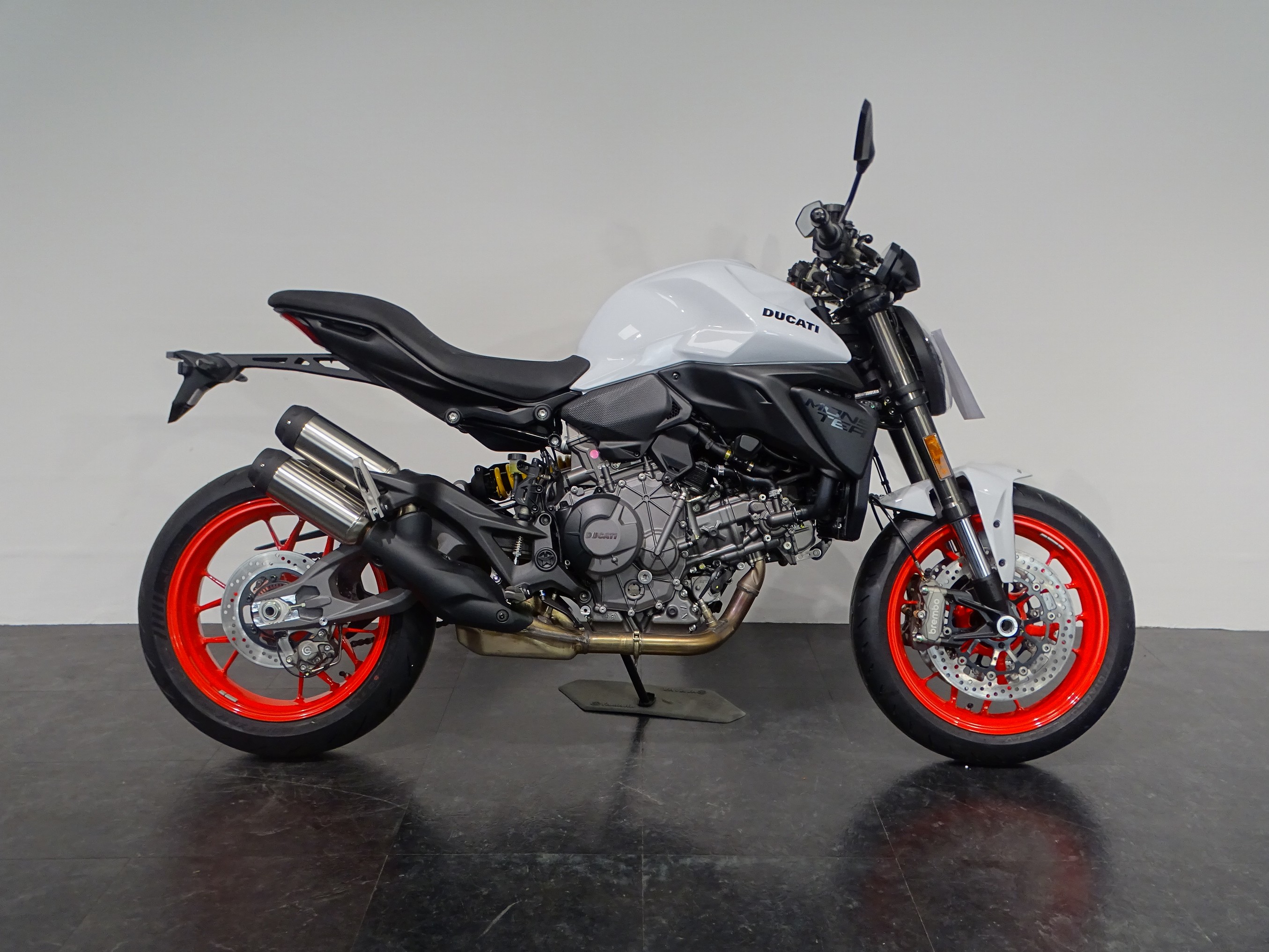 DUCATI MONSTER V2