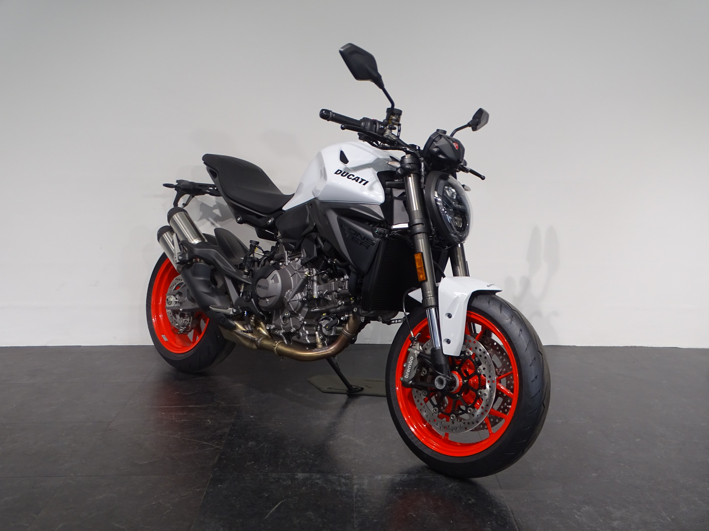 DUCATI MONSTER V2