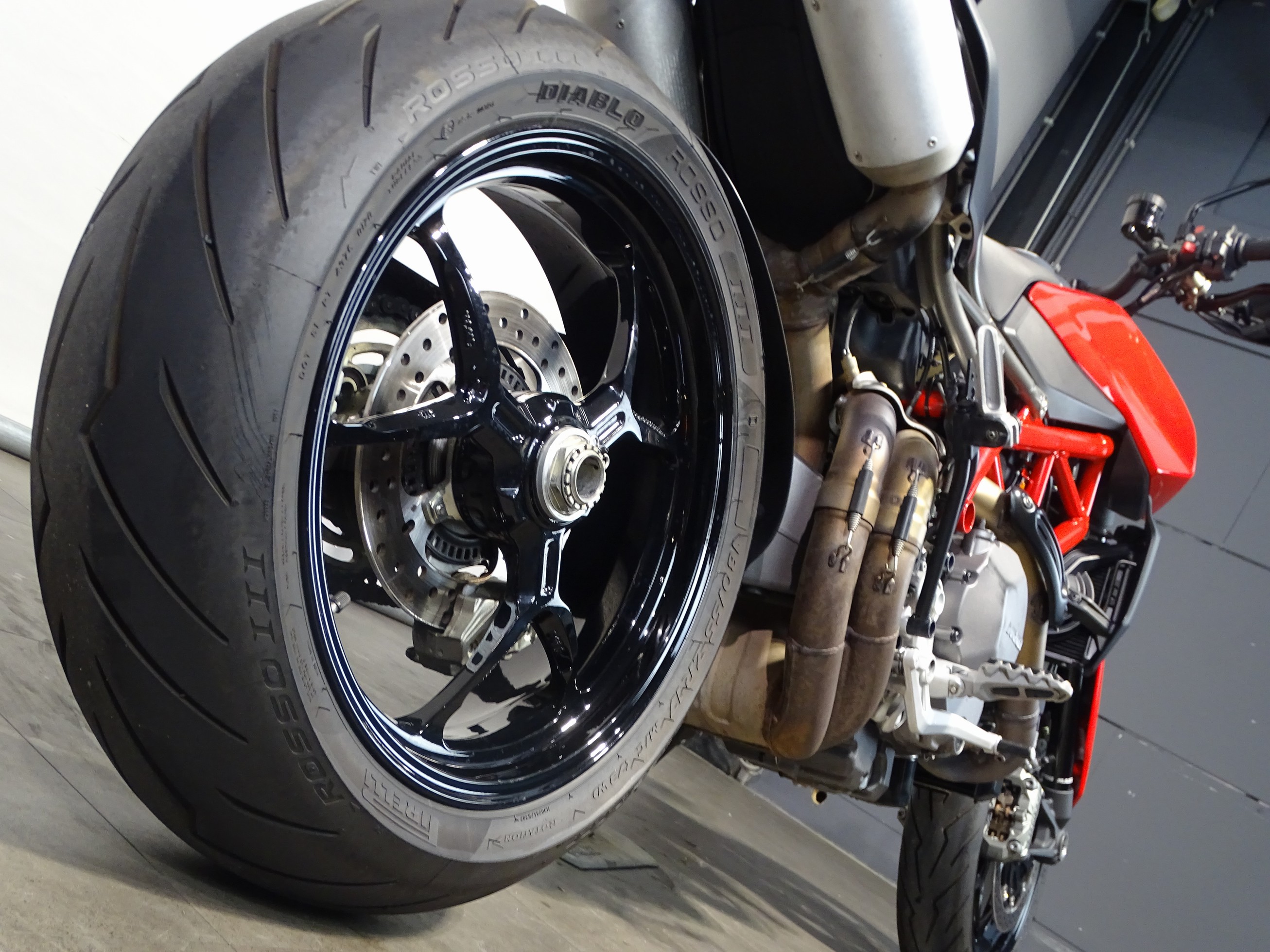 DUCATI HYPERMOTARD 950