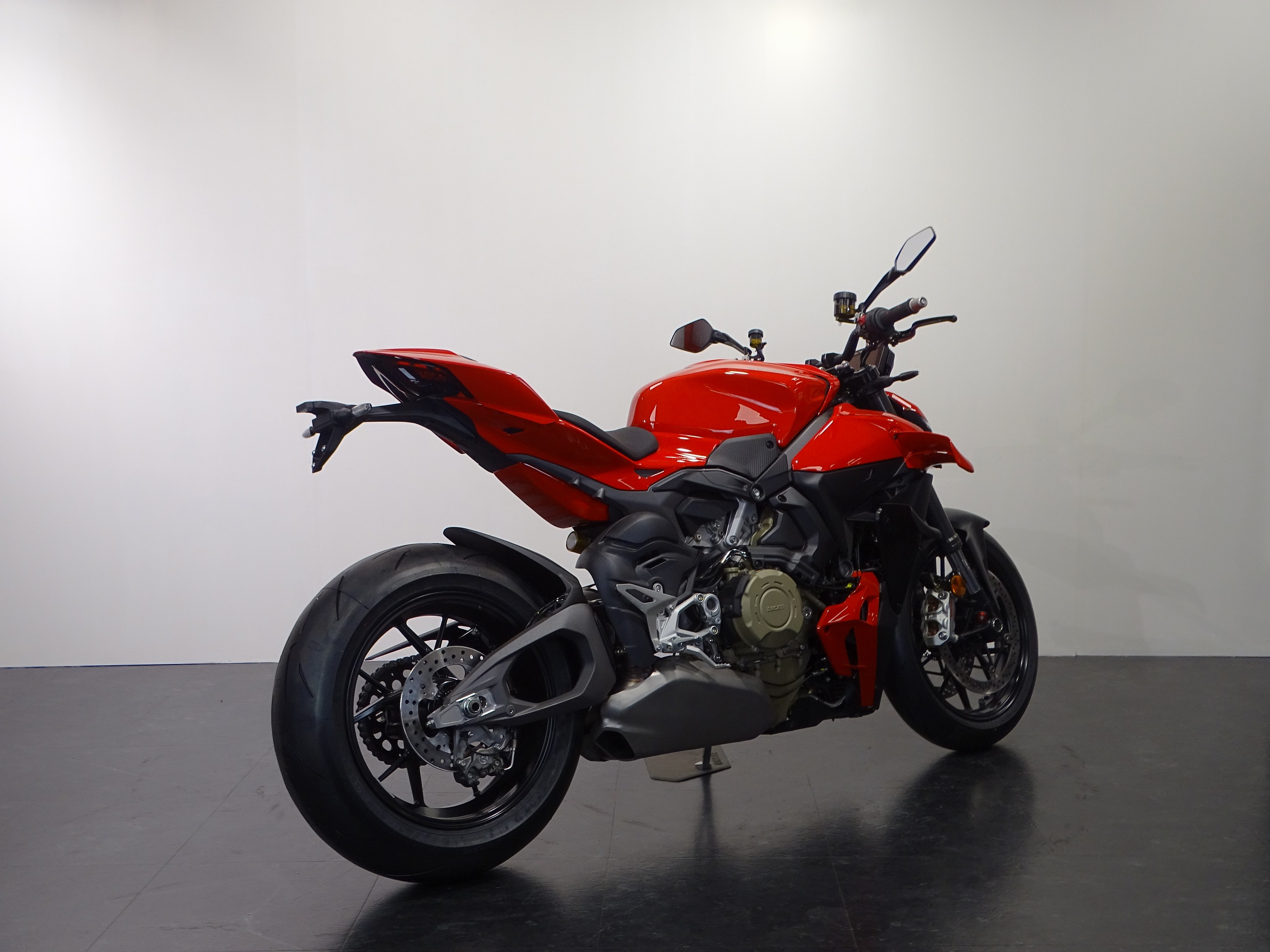 DUCATI STREETFIGHTER V4
