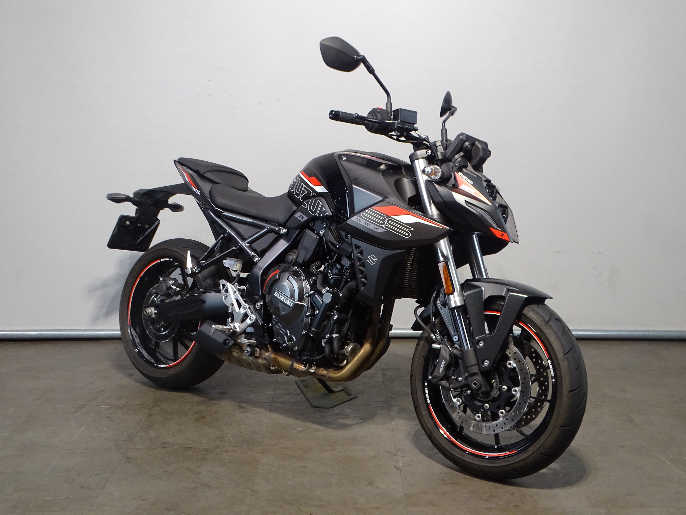 SUZUKI GSX-8S