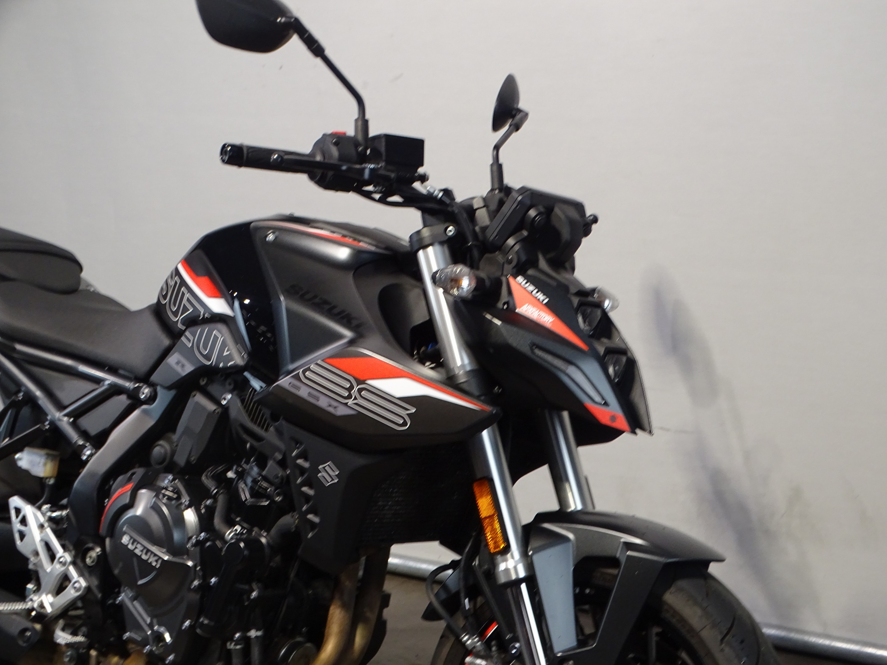 SUZUKI GSX-8S