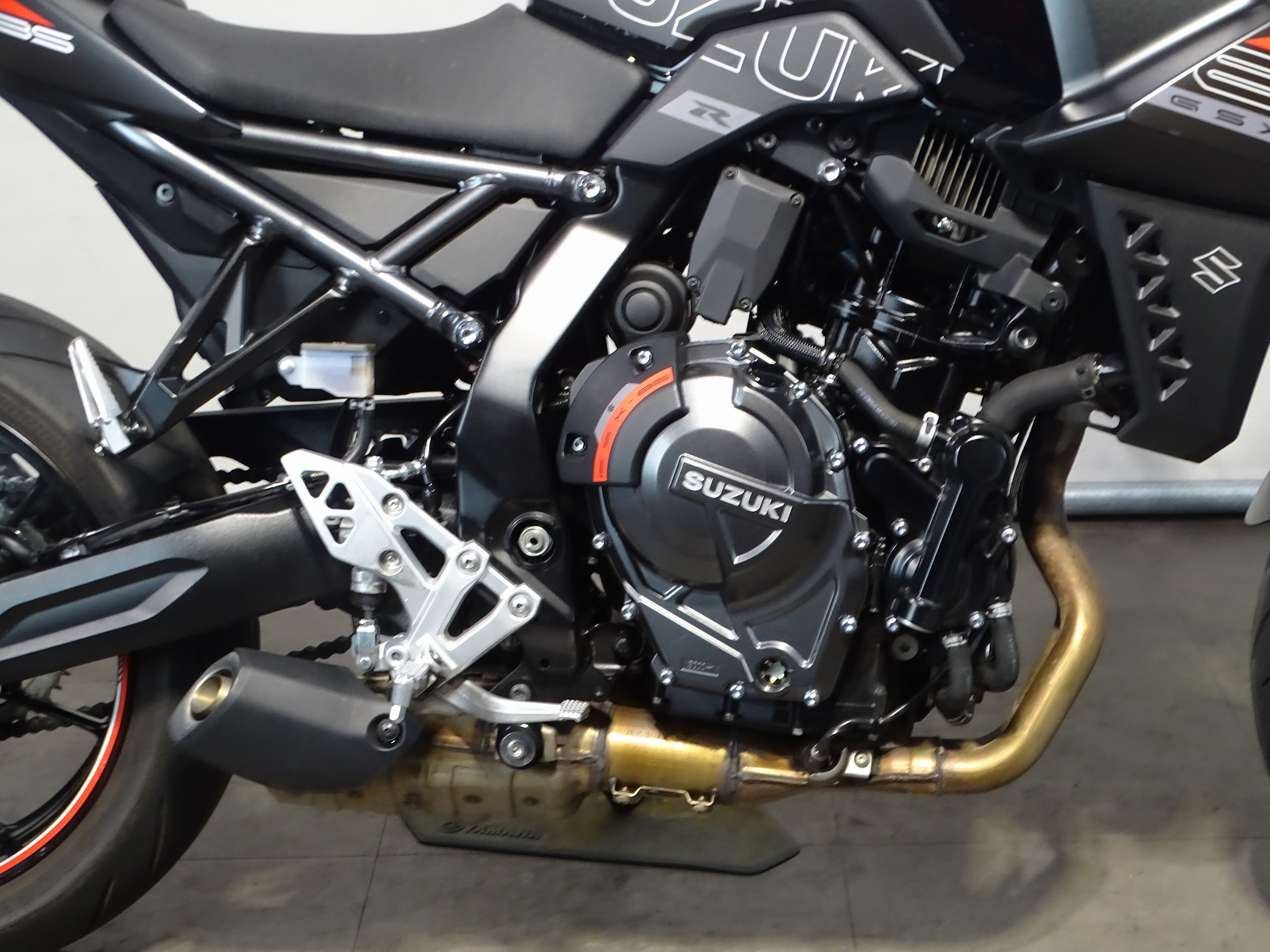 SUZUKI GSX-8S