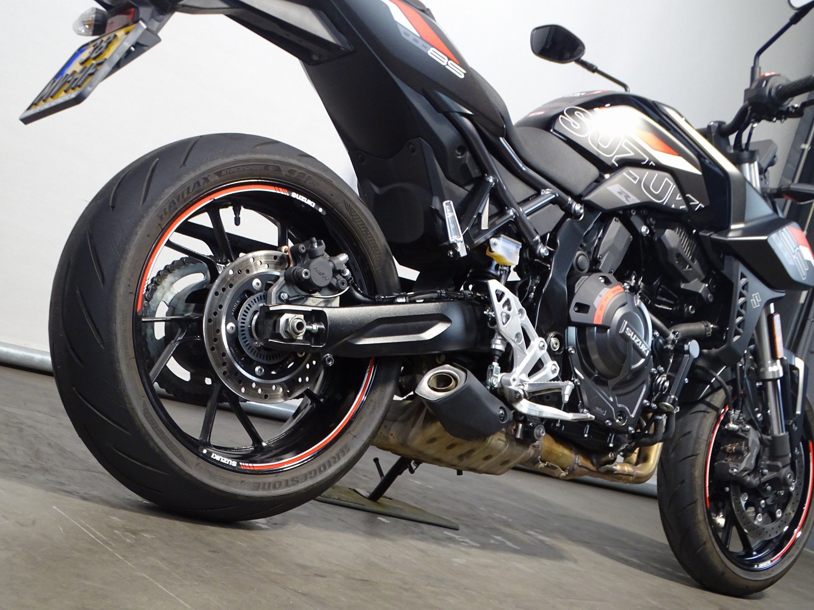 SUZUKI GSX-8S
