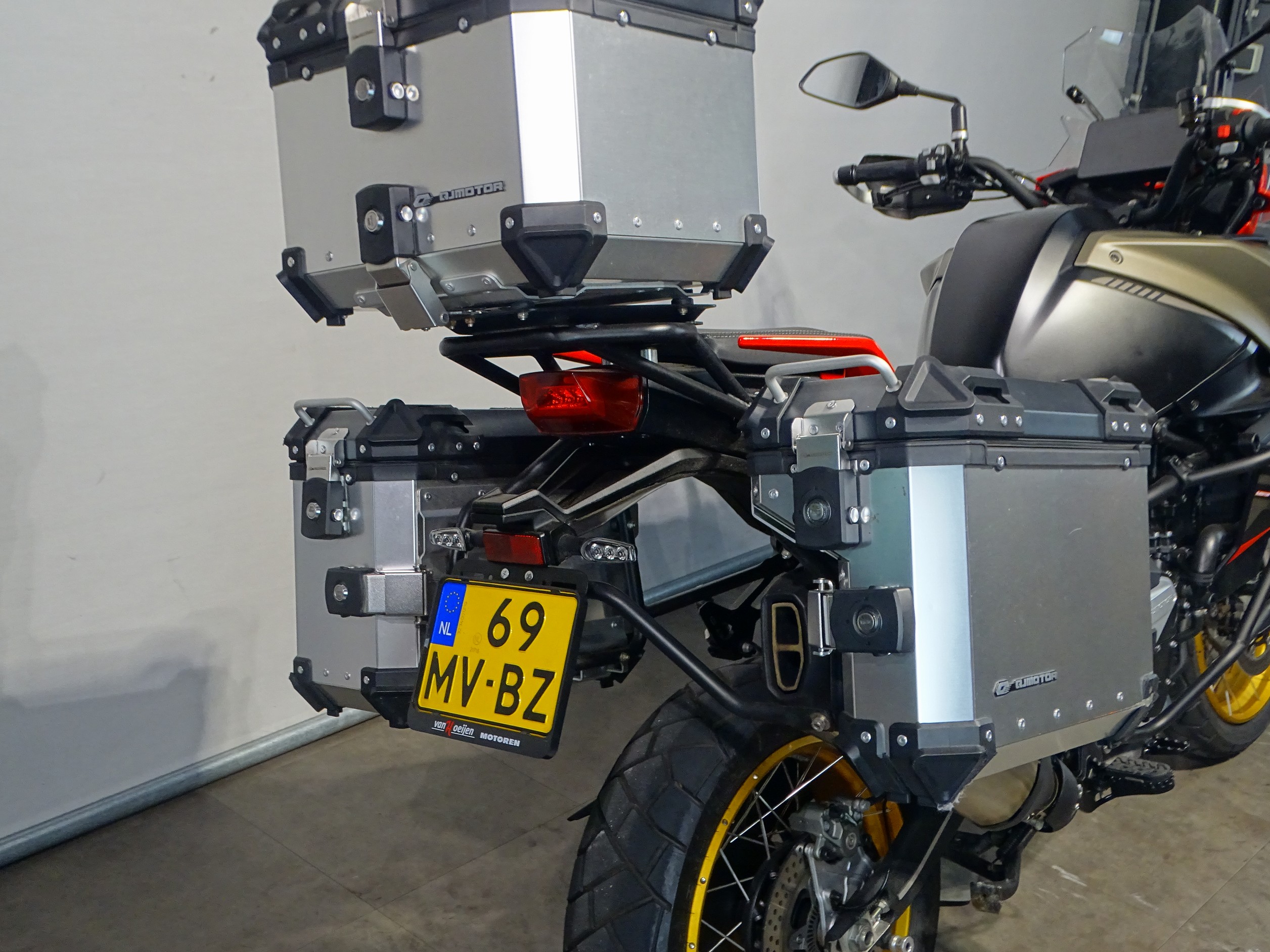 QJMOTOR SRT 800 SX TOURING