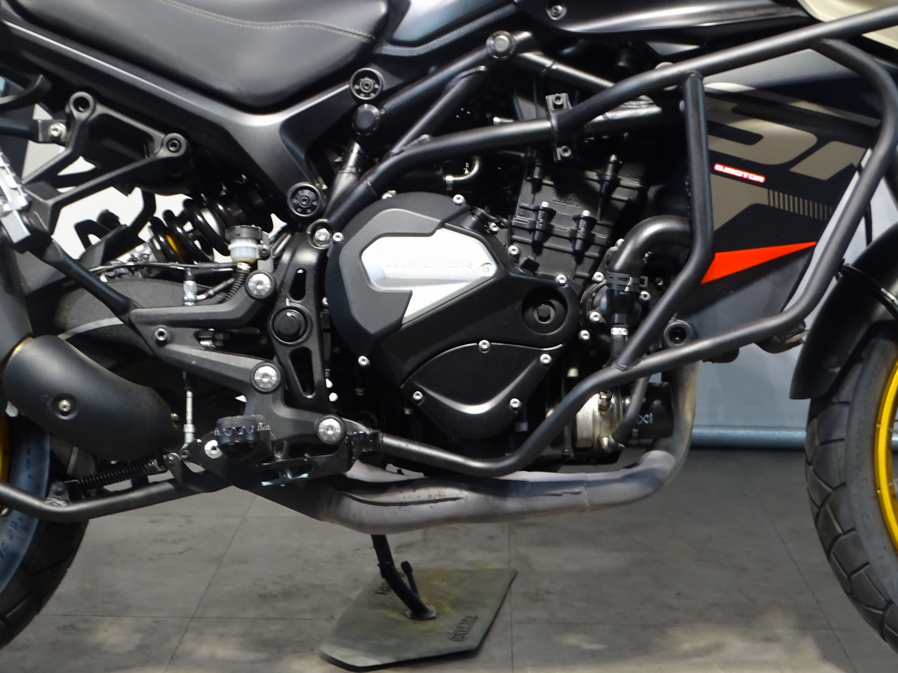 QJMOTOR SRT 800 SX TOURING