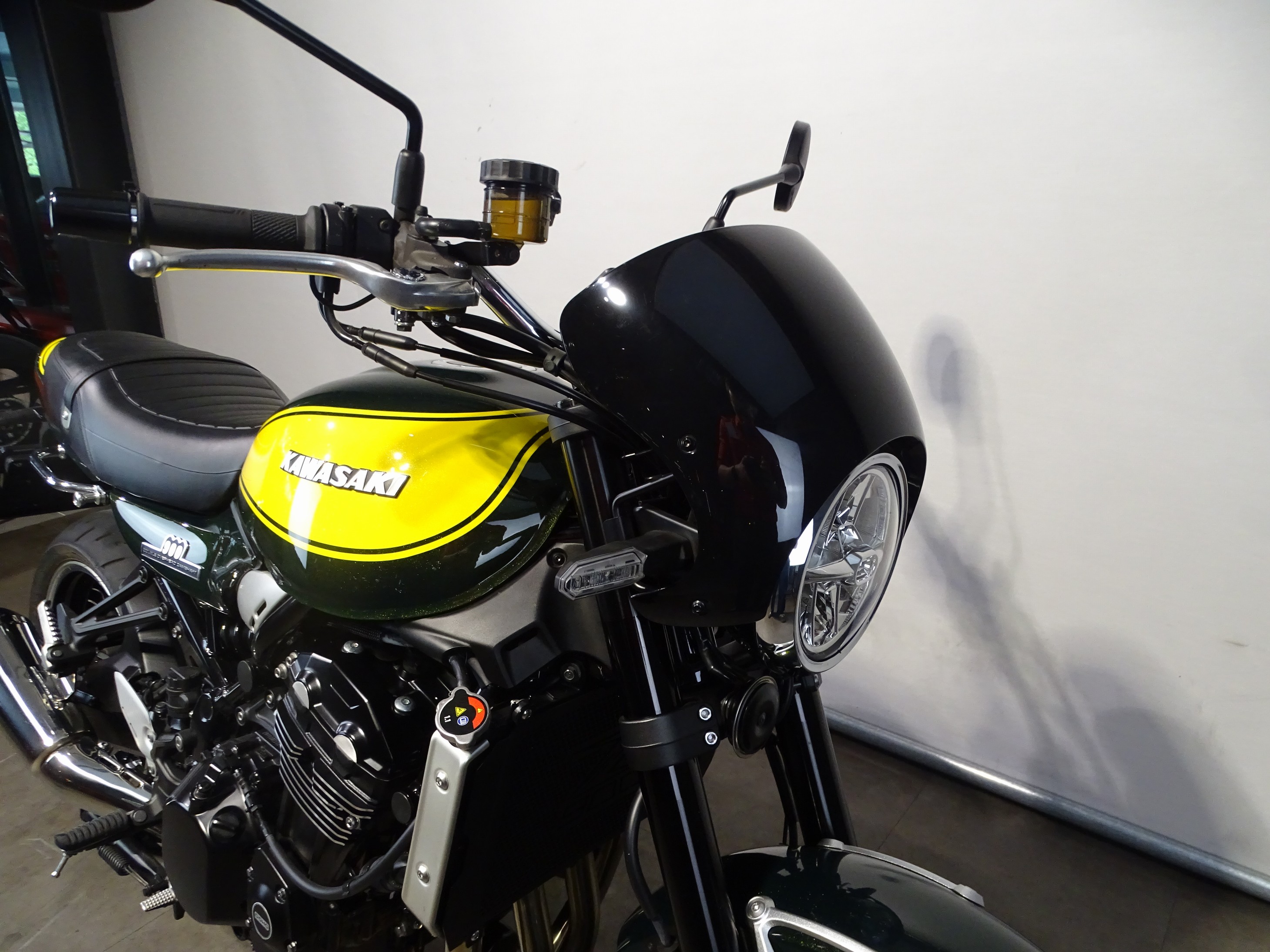 KAWASAKI Z 900 RS YELLOW BALL