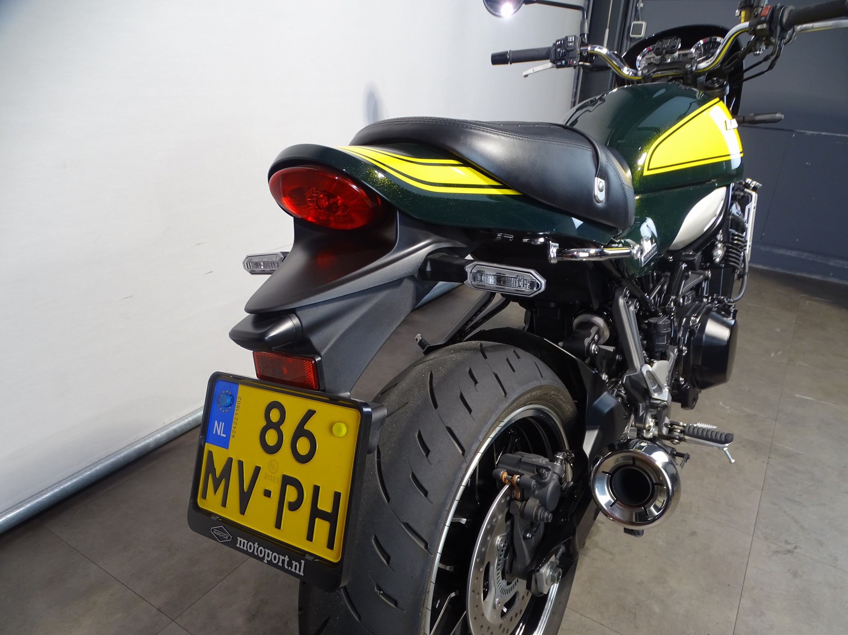 KAWASAKI Z 900 RS YELLOW BALL