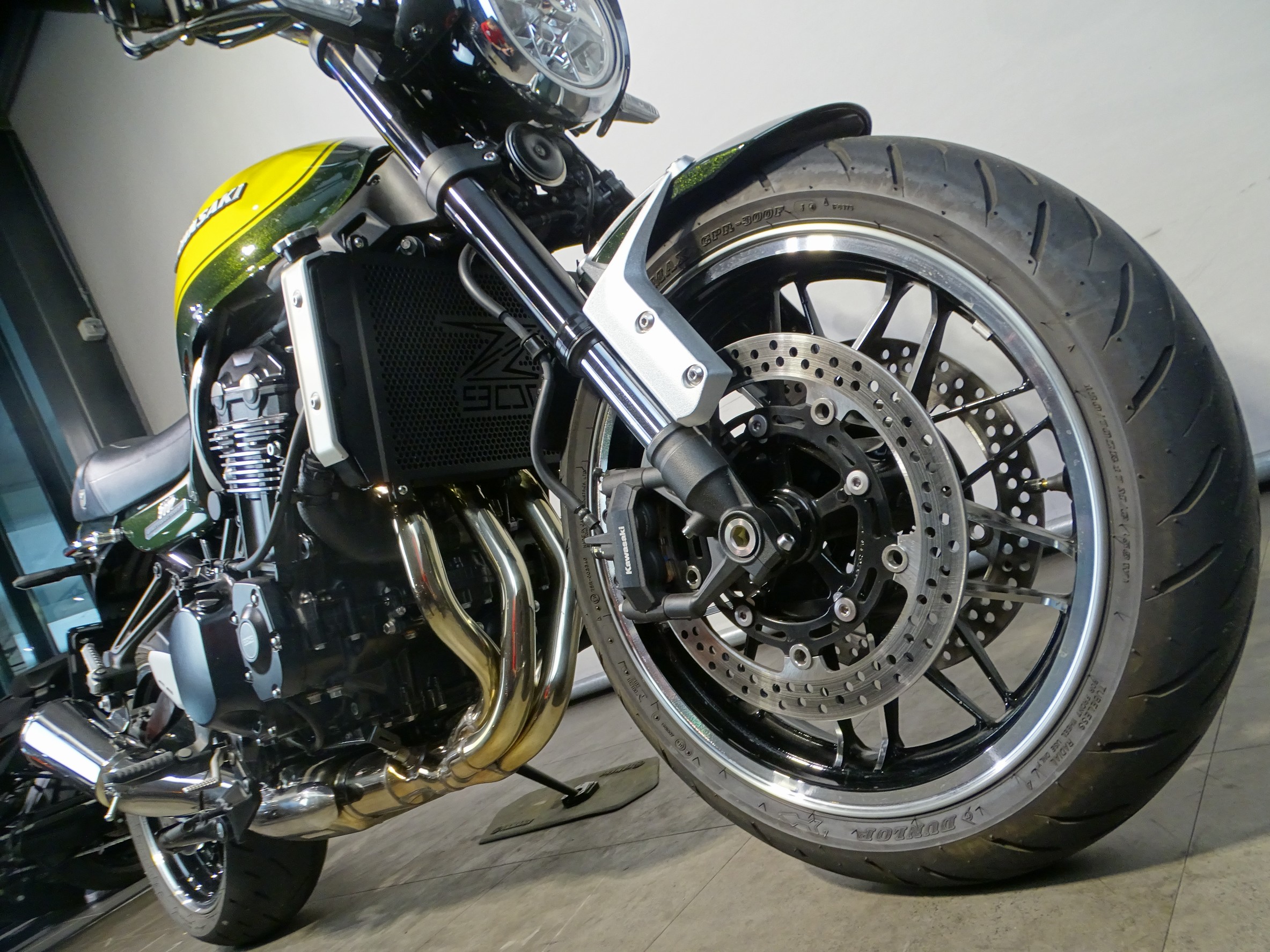 KAWASAKI Z 900 RS YELLOW BALL