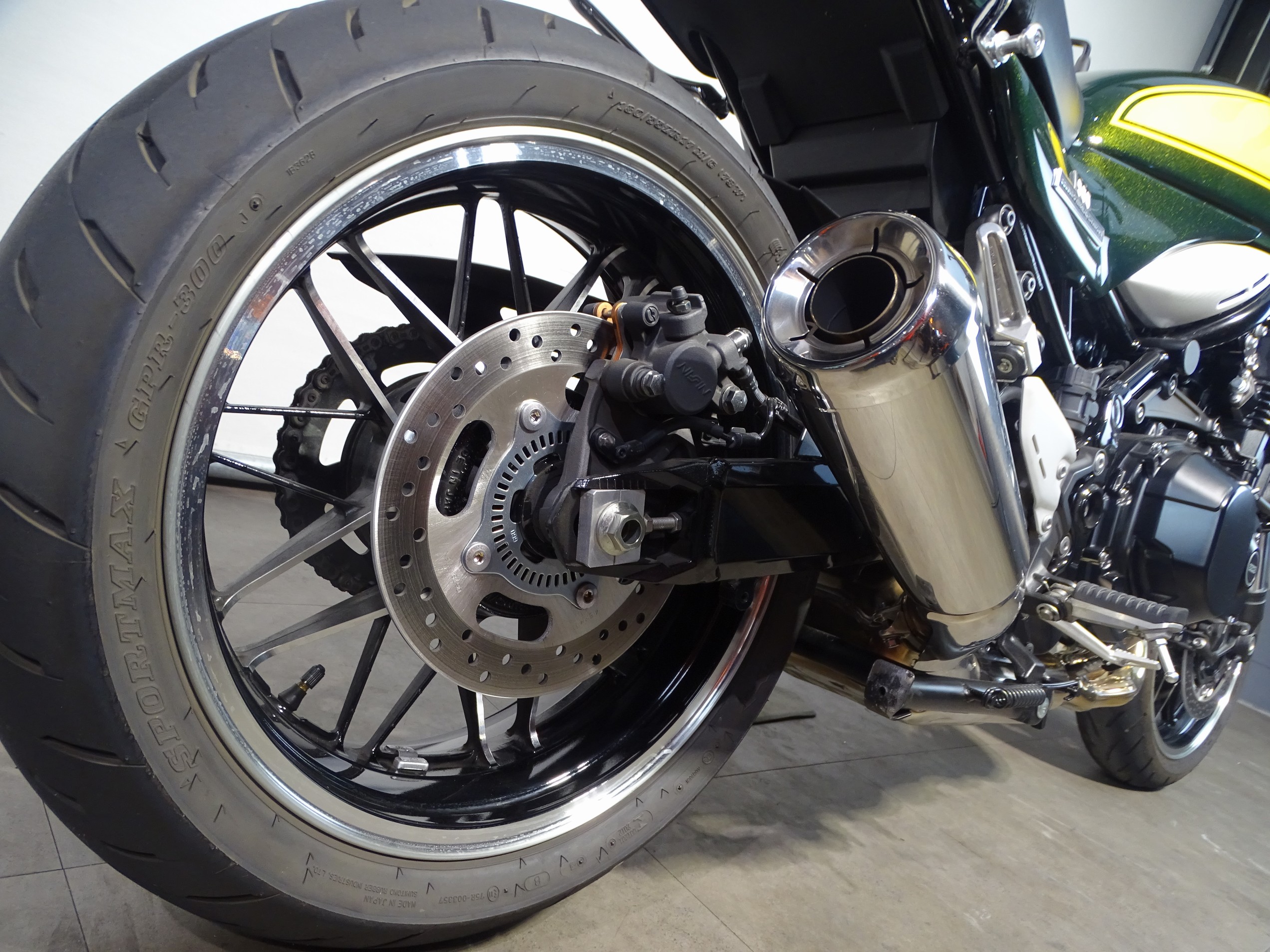 KAWASAKI Z 900 RS YELLOW BALL