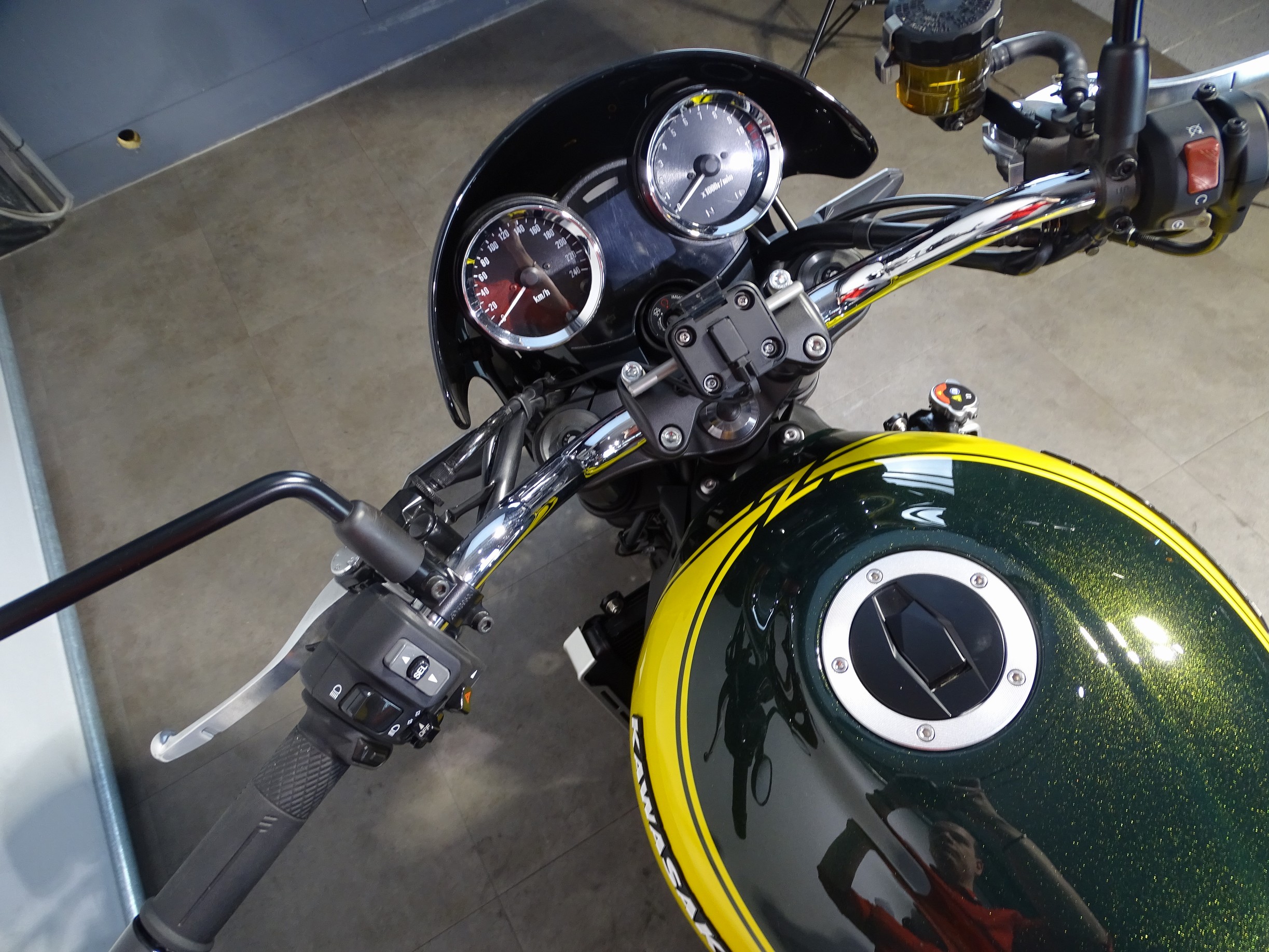 KAWASAKI Z 900 RS YELLOW BALL