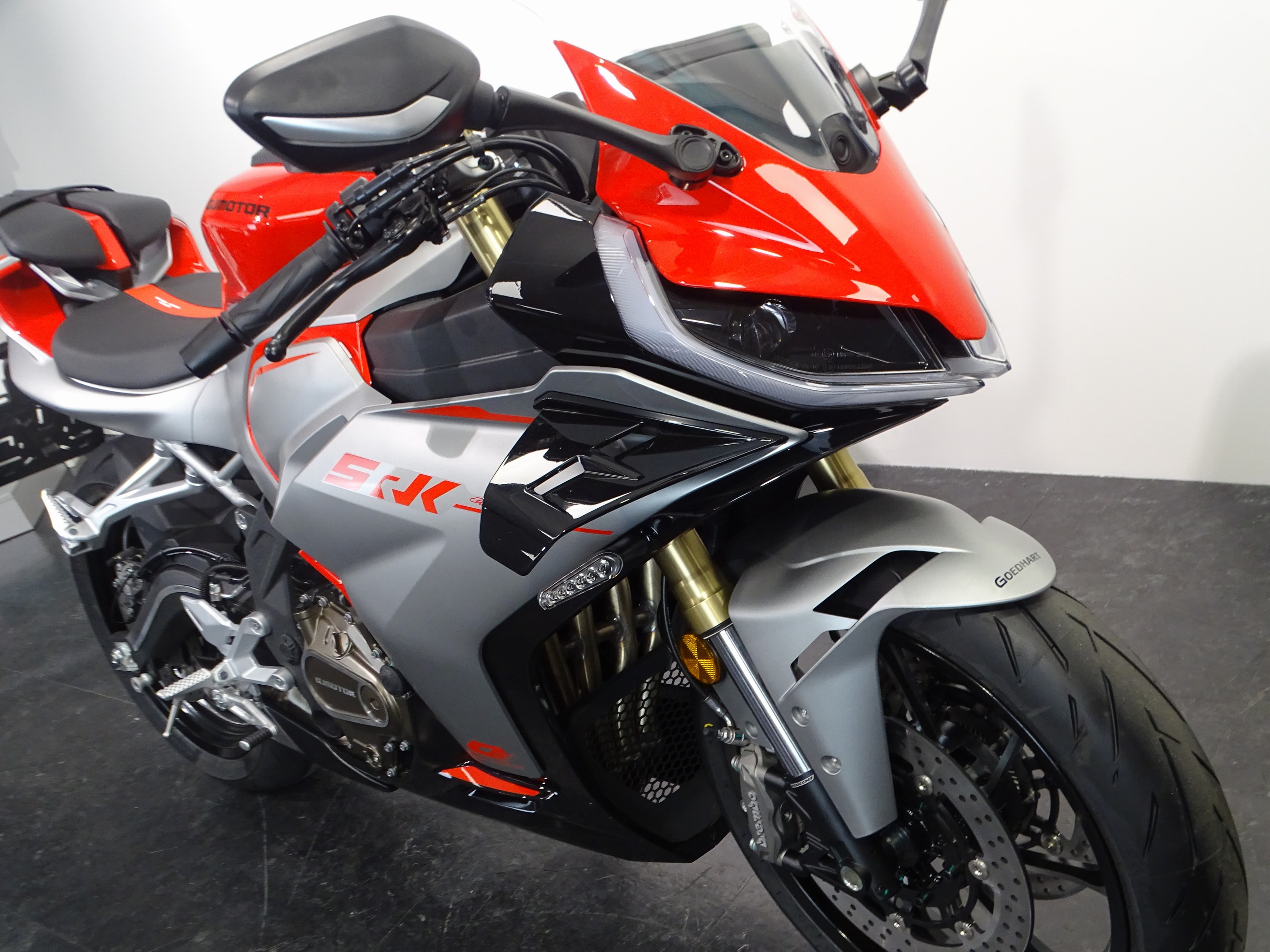 QJMOTOR SRK 421 RR