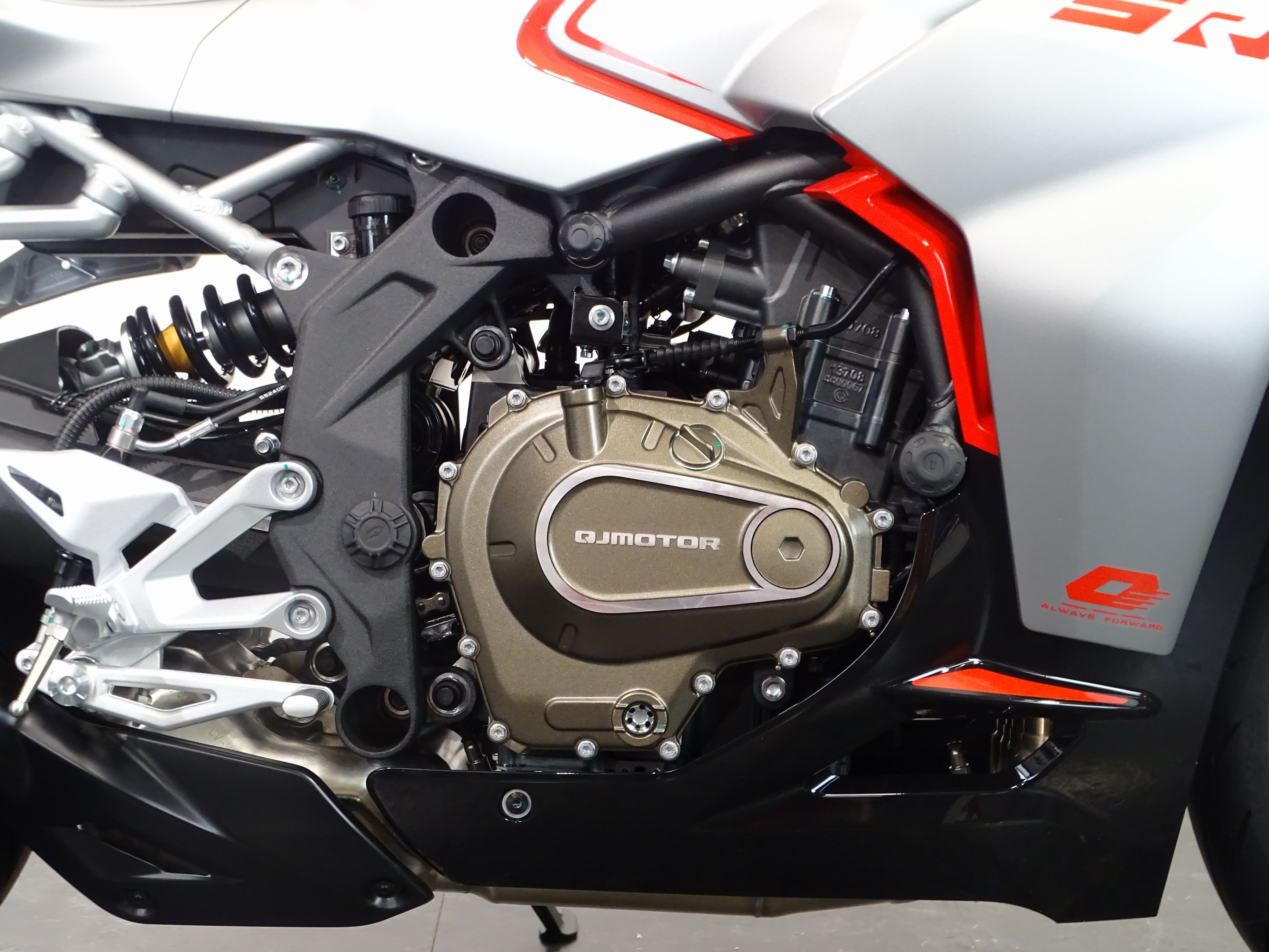 QJMOTOR SRK 421 RR