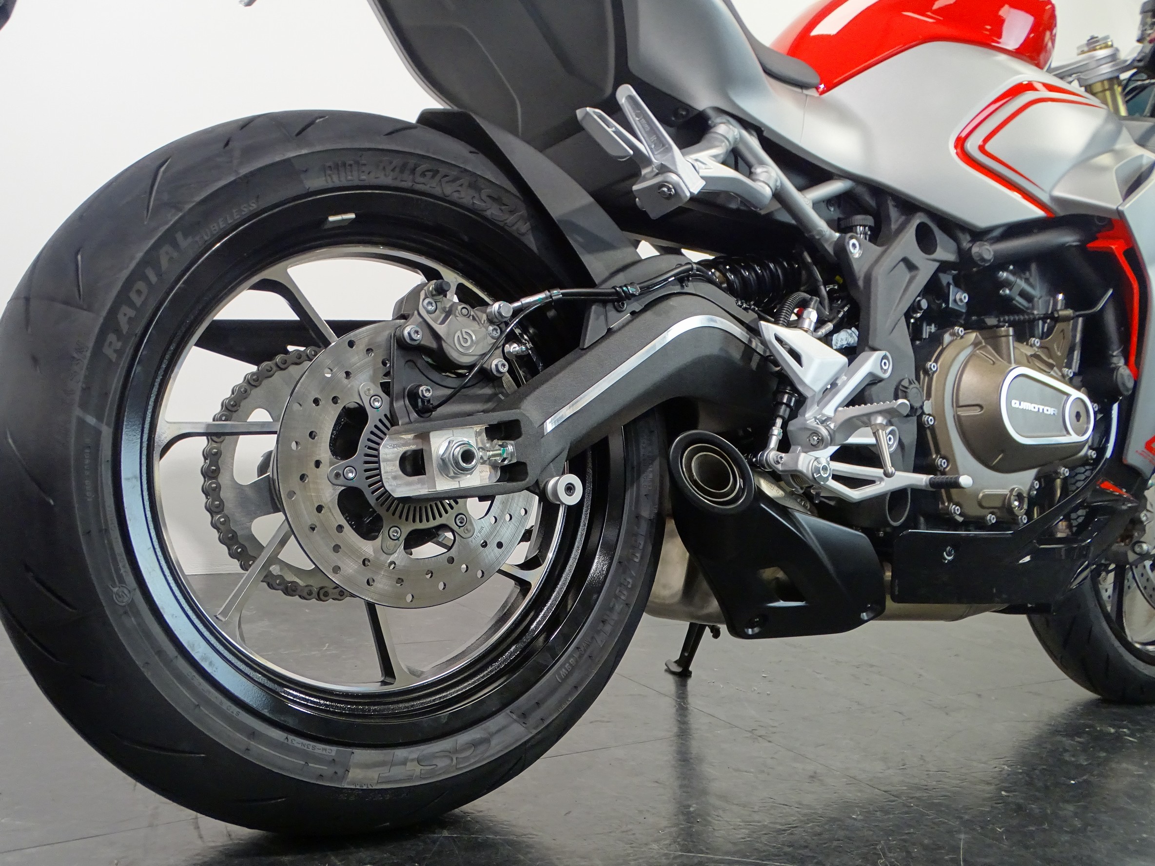 QJMOTOR SRK 421 RR