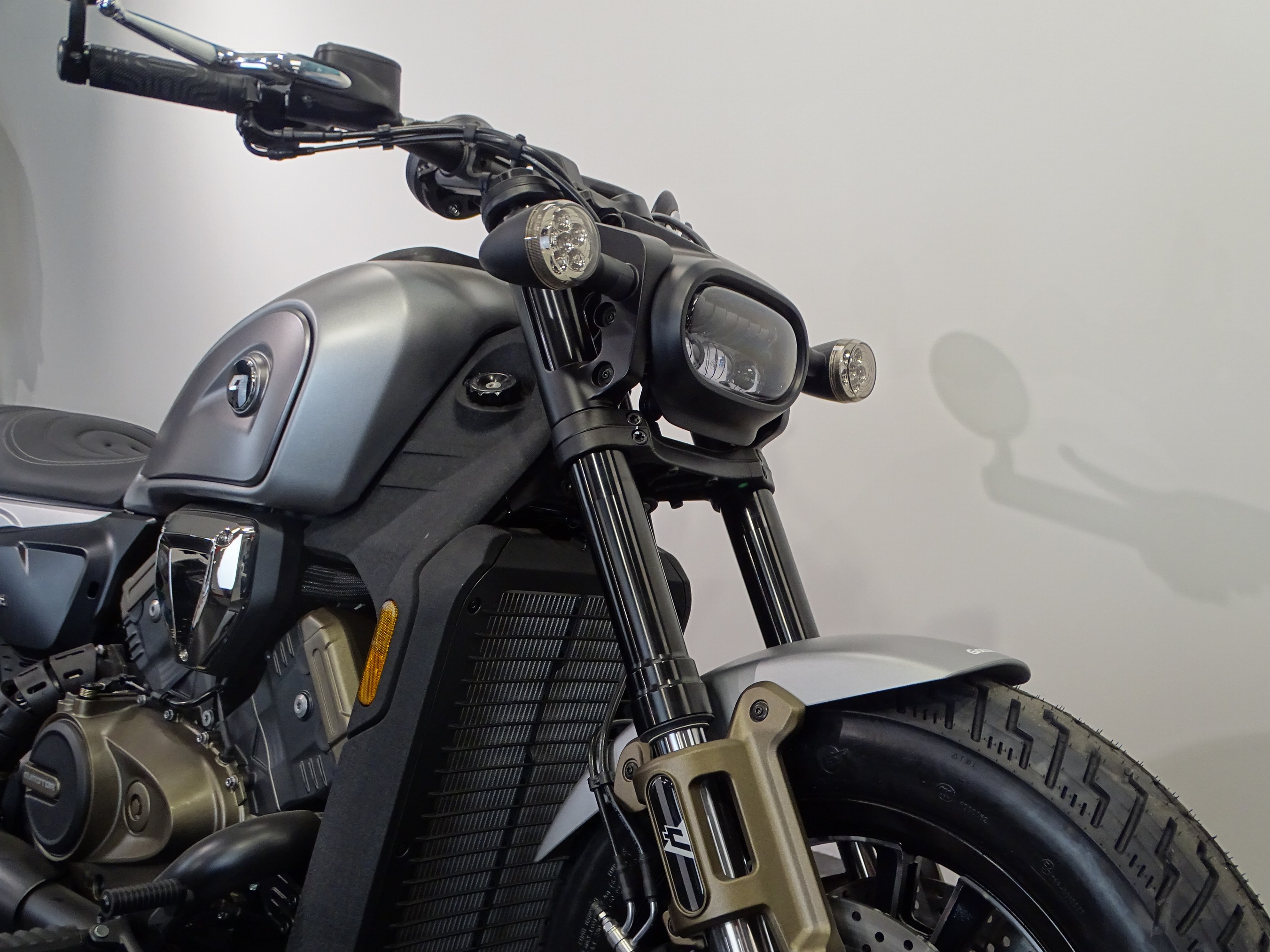 QJMOTOR SRV 600 V4