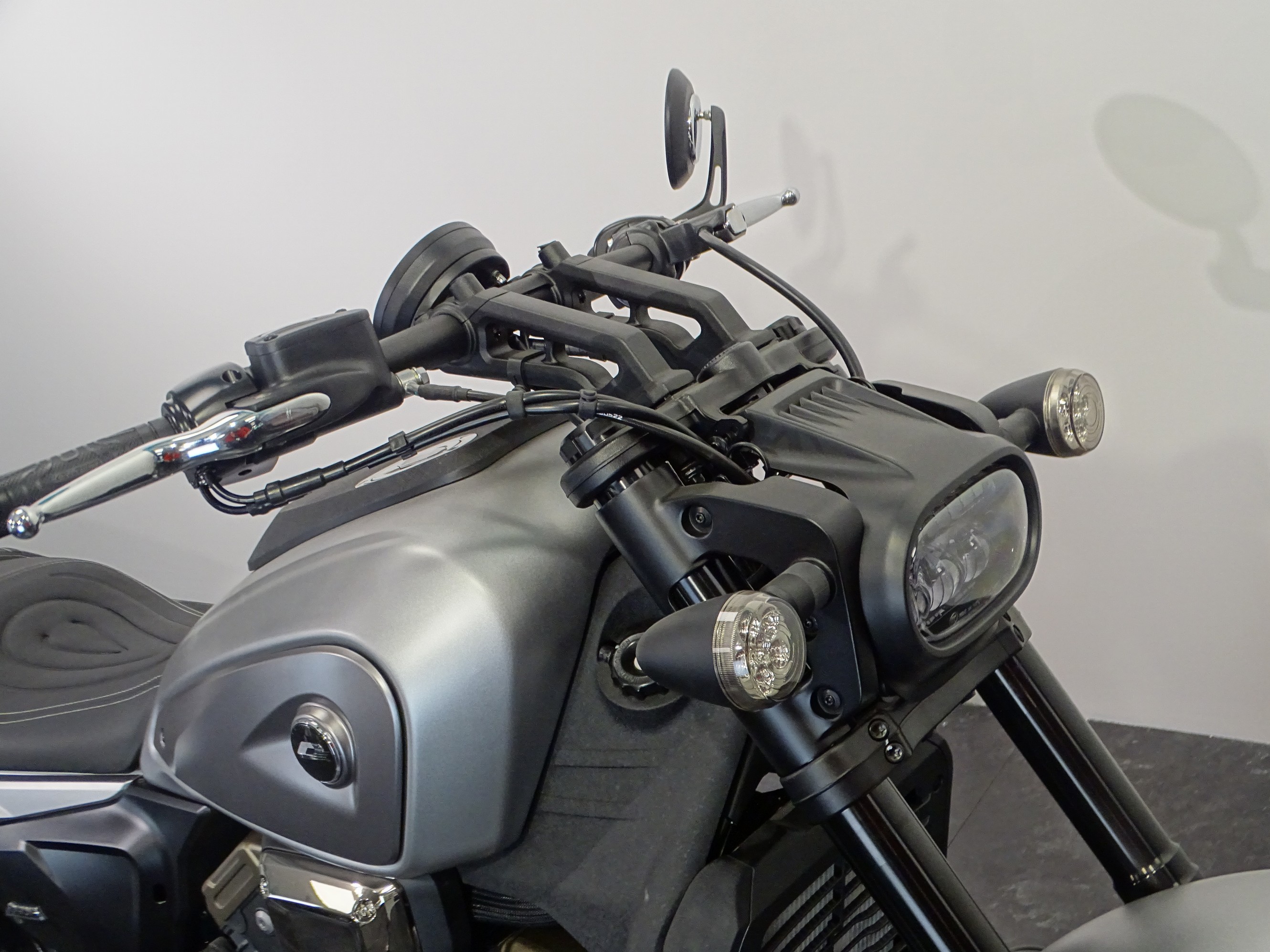 QJMOTOR SRV 600 V4