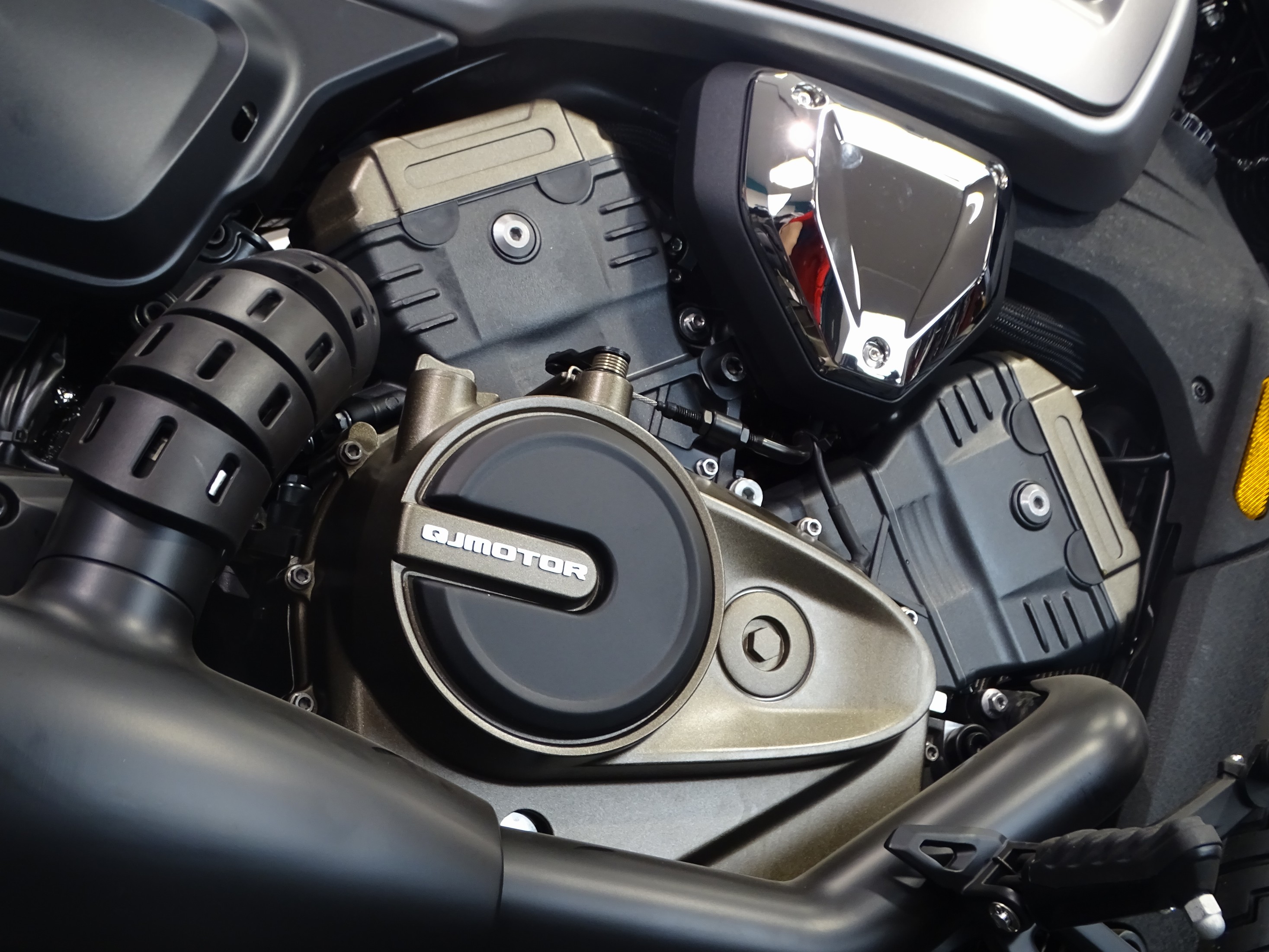 QJMOTOR SRV 600 V4