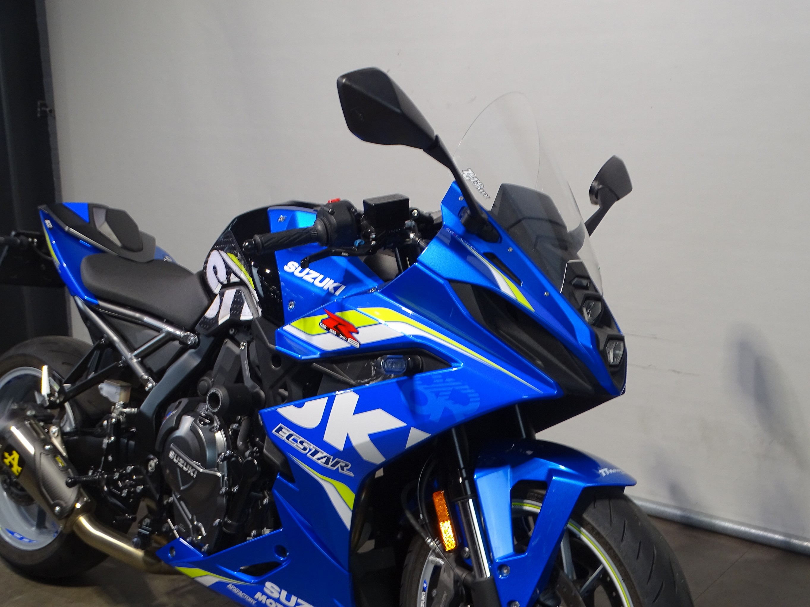 SUZUKI GSX-8R