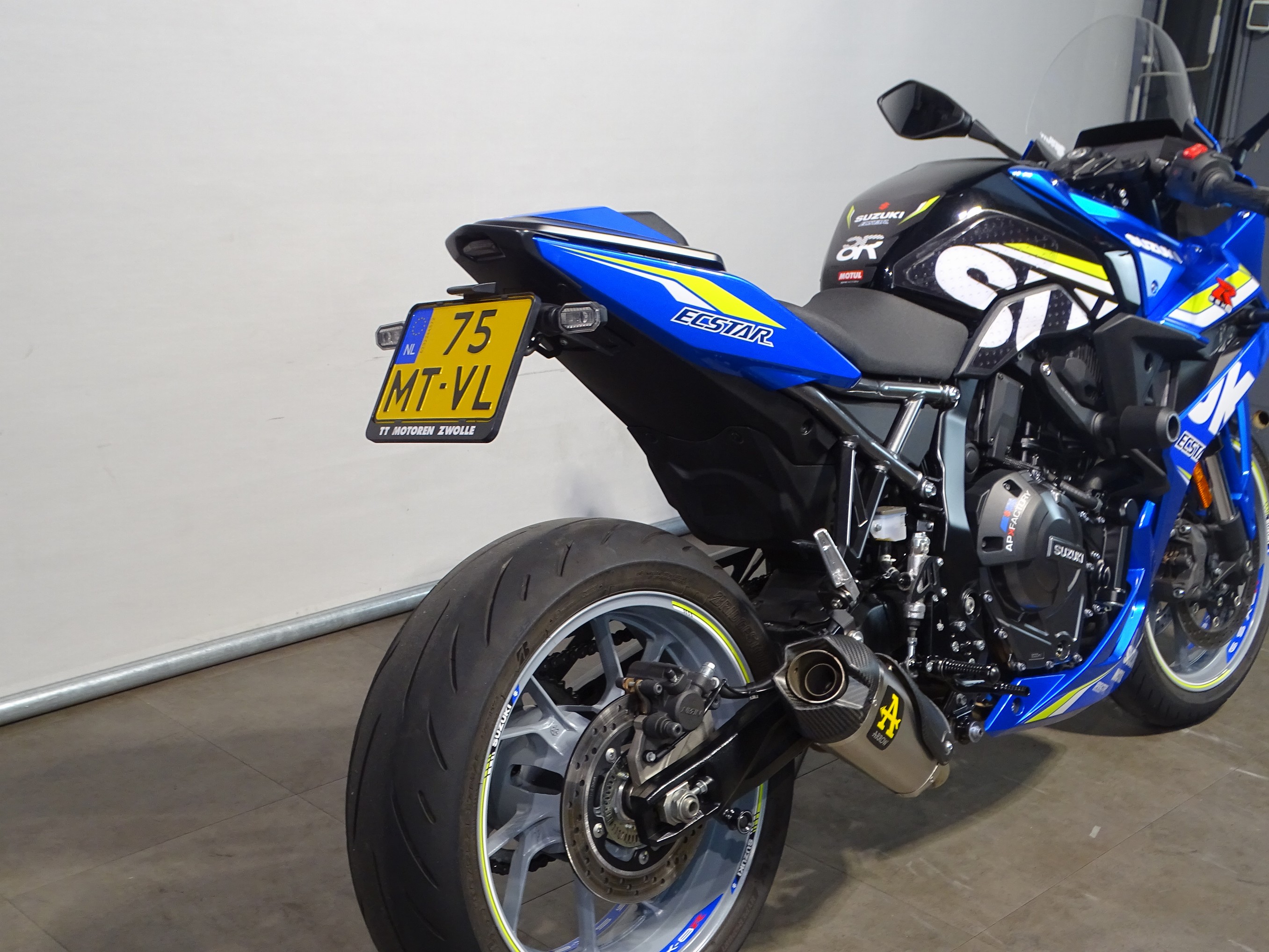 SUZUKI GSX-8R