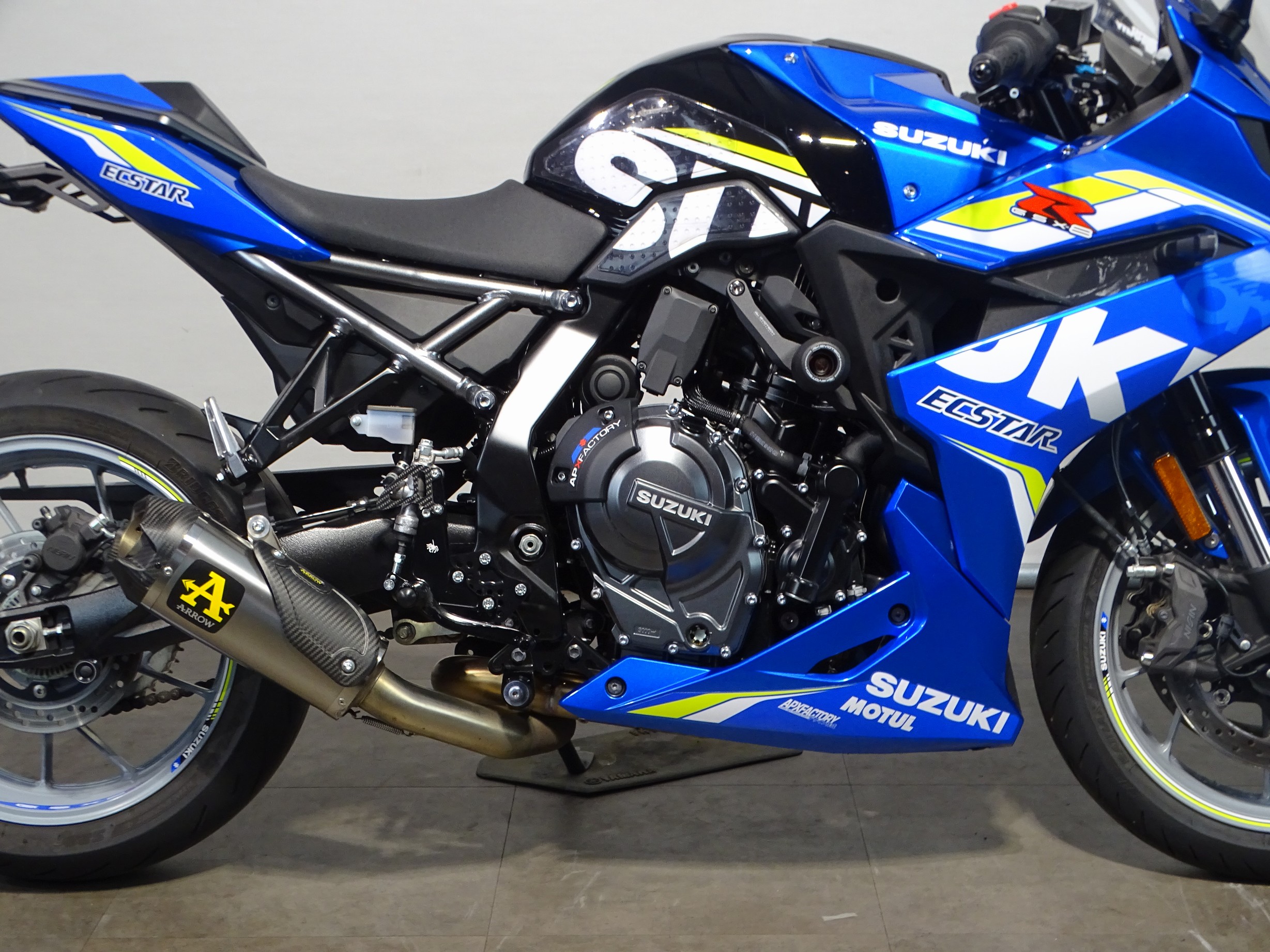 SUZUKI GSX-8R