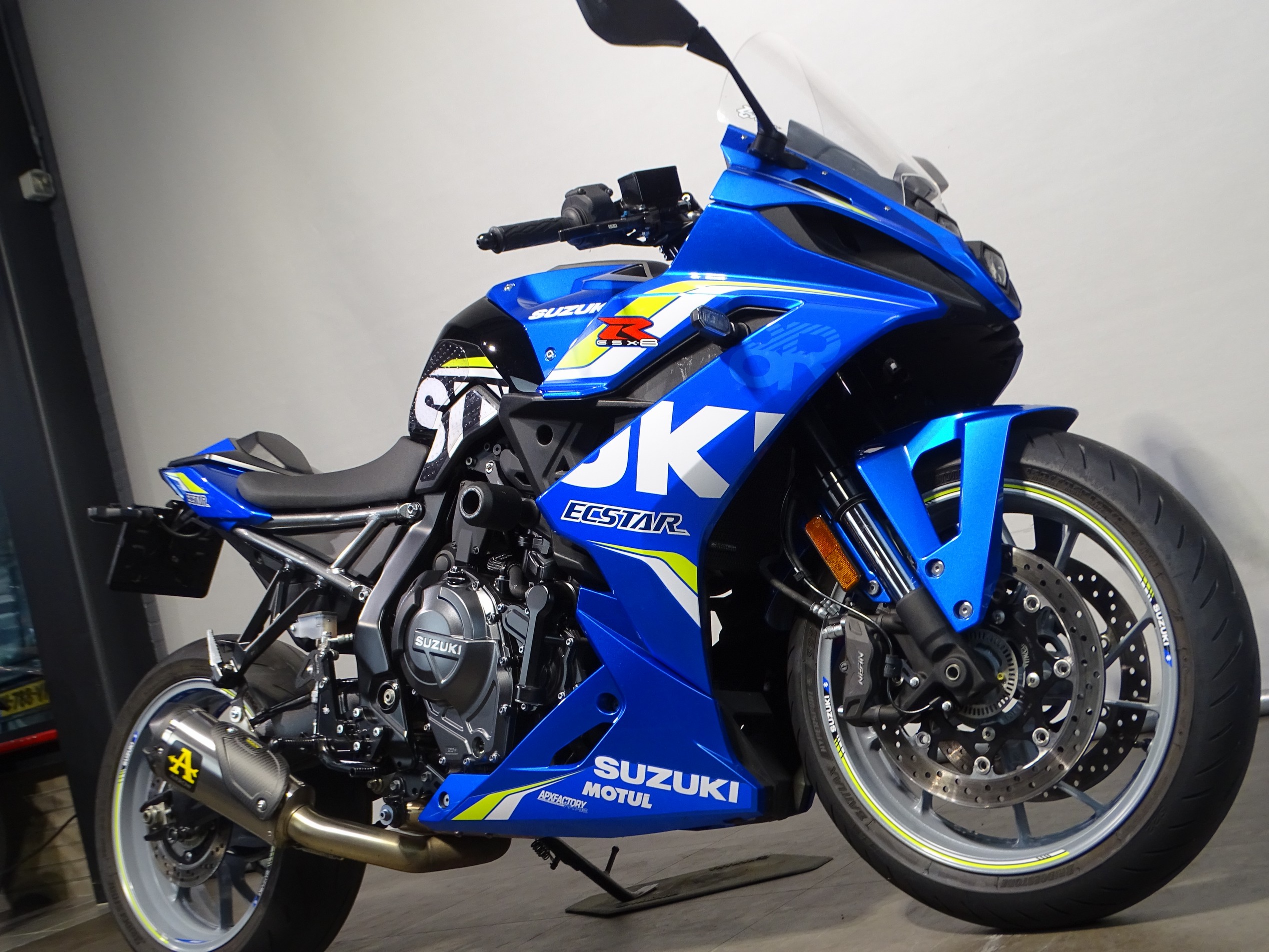 SUZUKI GSX-8R